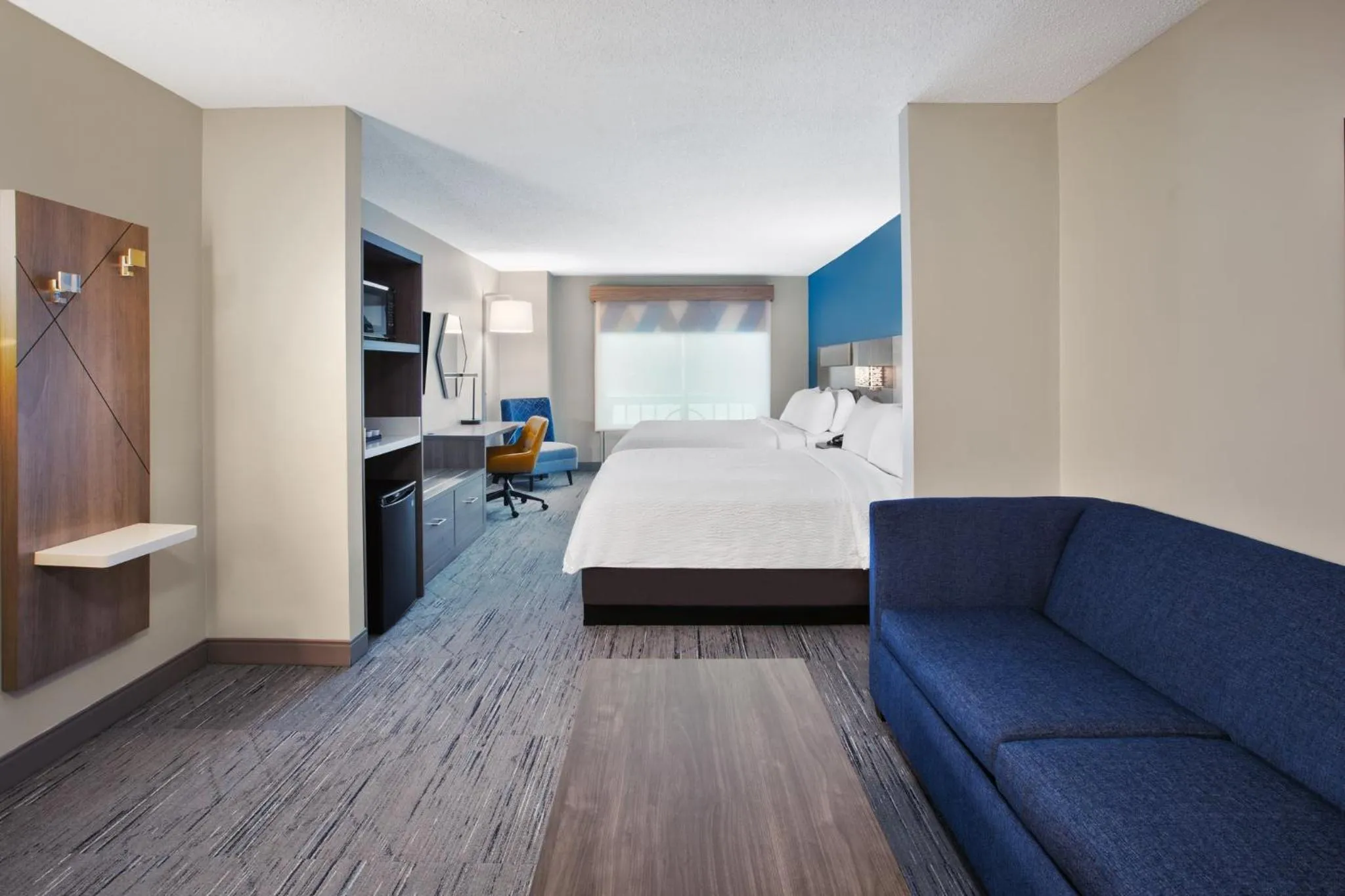 Photo of the whole room, Bed in Holiday Inn Express Hotel & Suites Grand Rapids-North by IHG