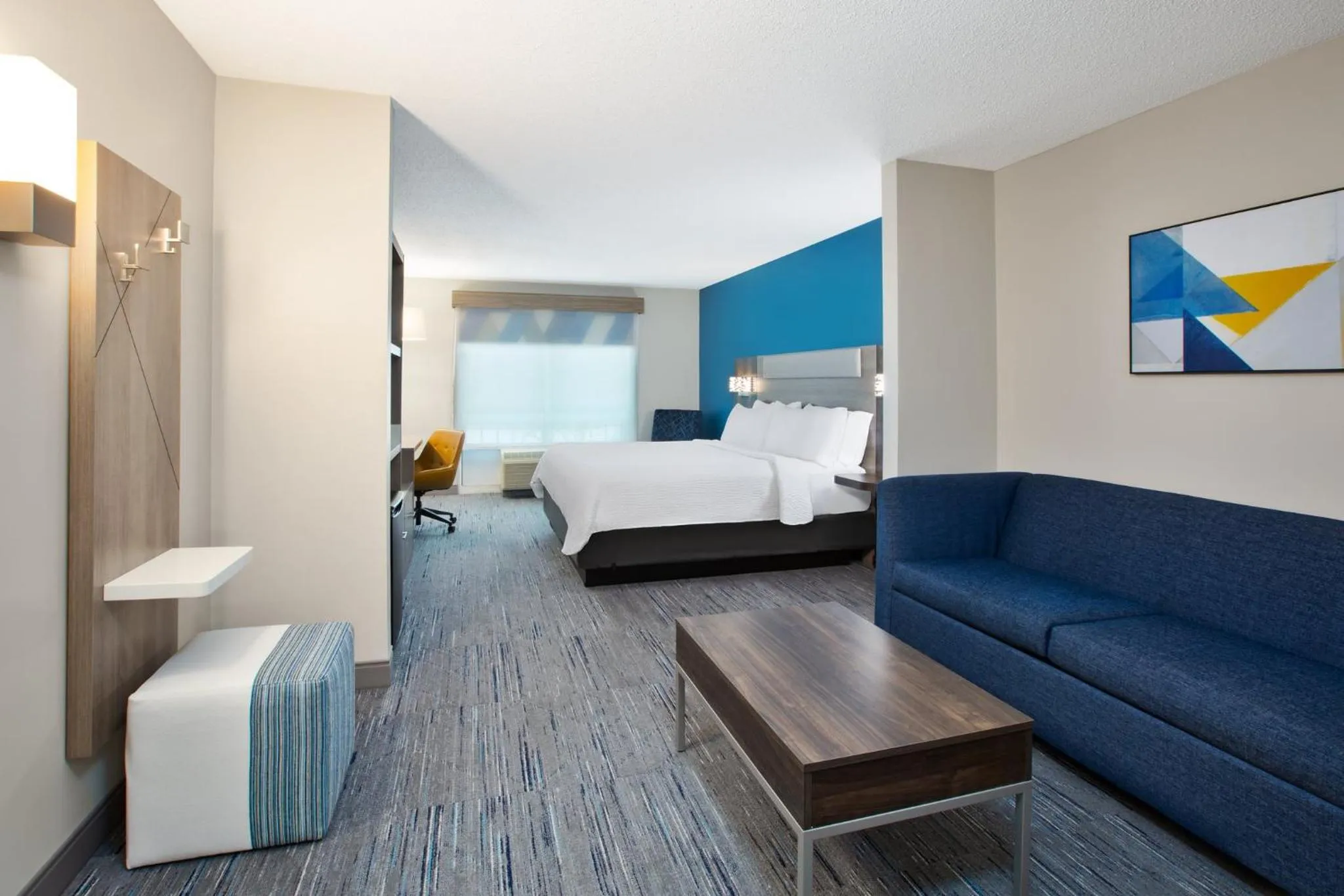 Photo of the whole room, Bed in Holiday Inn Express Hotel & Suites Grand Rapids-North by IHG