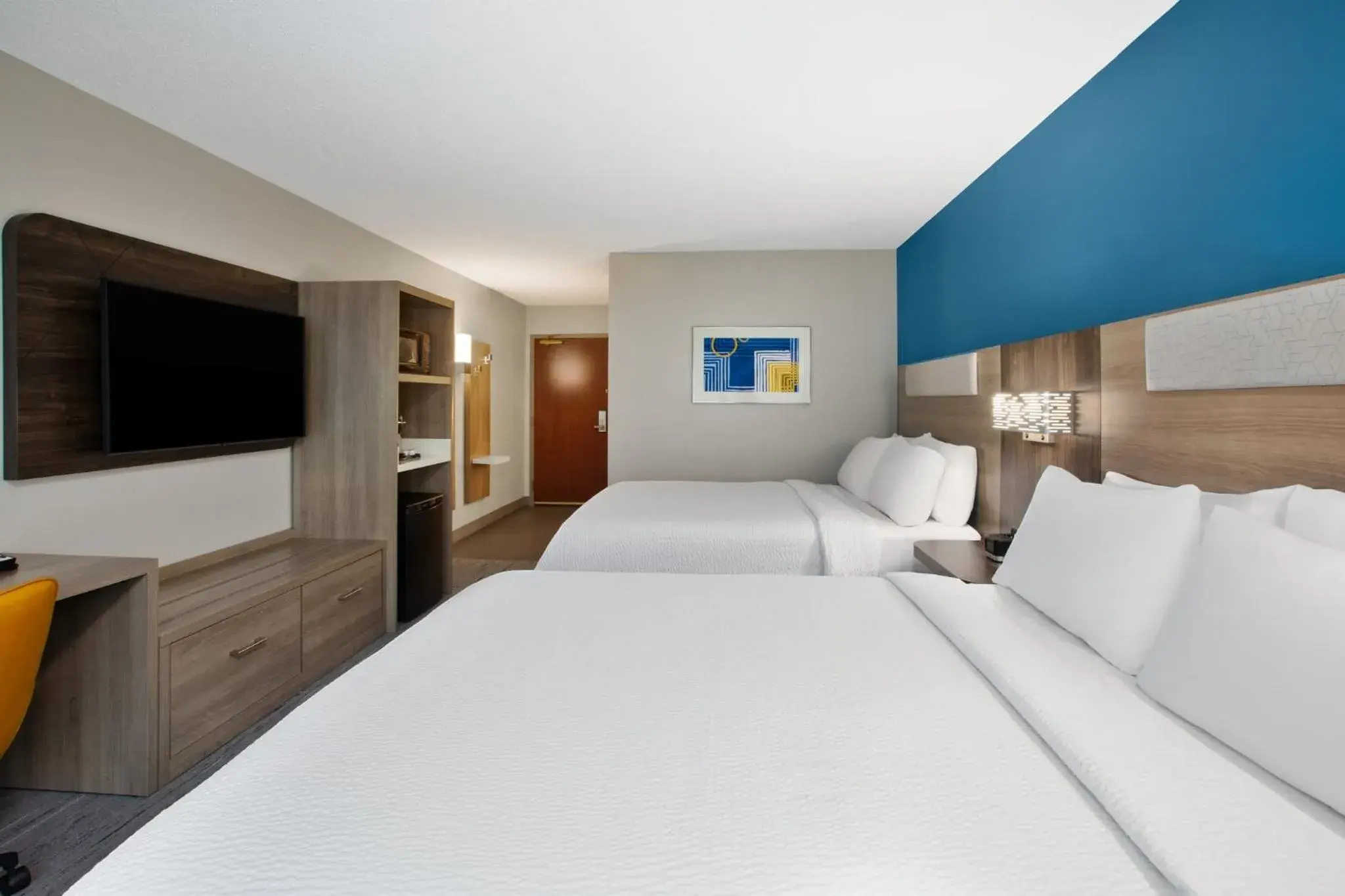 Standard Room with Two Queen Beds in Holiday Inn Express Hotel & Suites Grand Rapids-North by IHG Standard Room with Two Queen Beds in Holiday Inn Express Hotel & Suites Grand Rapids-North by IHG