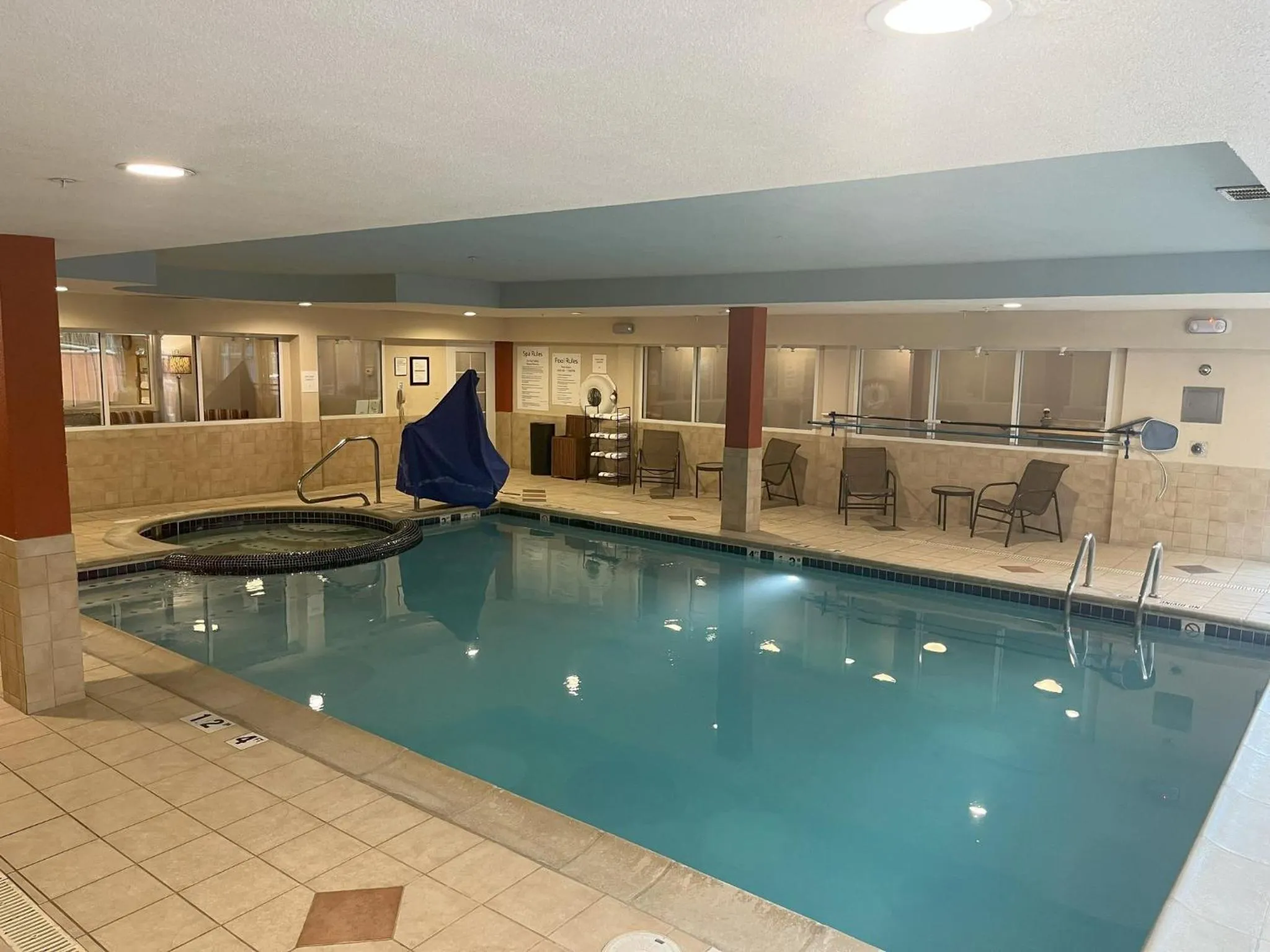 Swimming pool in Holiday Inn Express Hotel & Suites Grand Rapids-North by IHG
