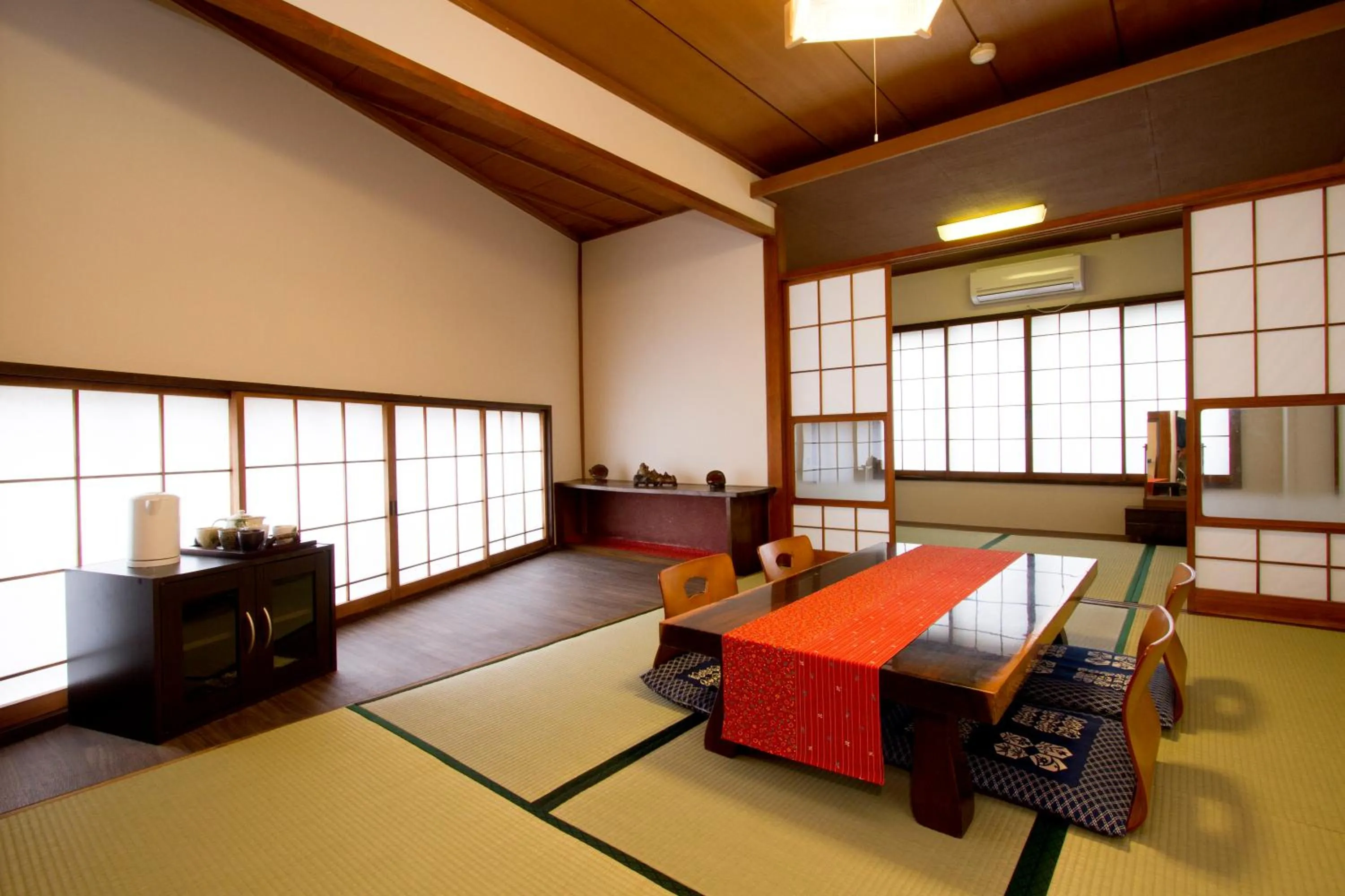 Photo of the whole room in Guesthouse Fujinokura Kawaguchiko Ekimaeten