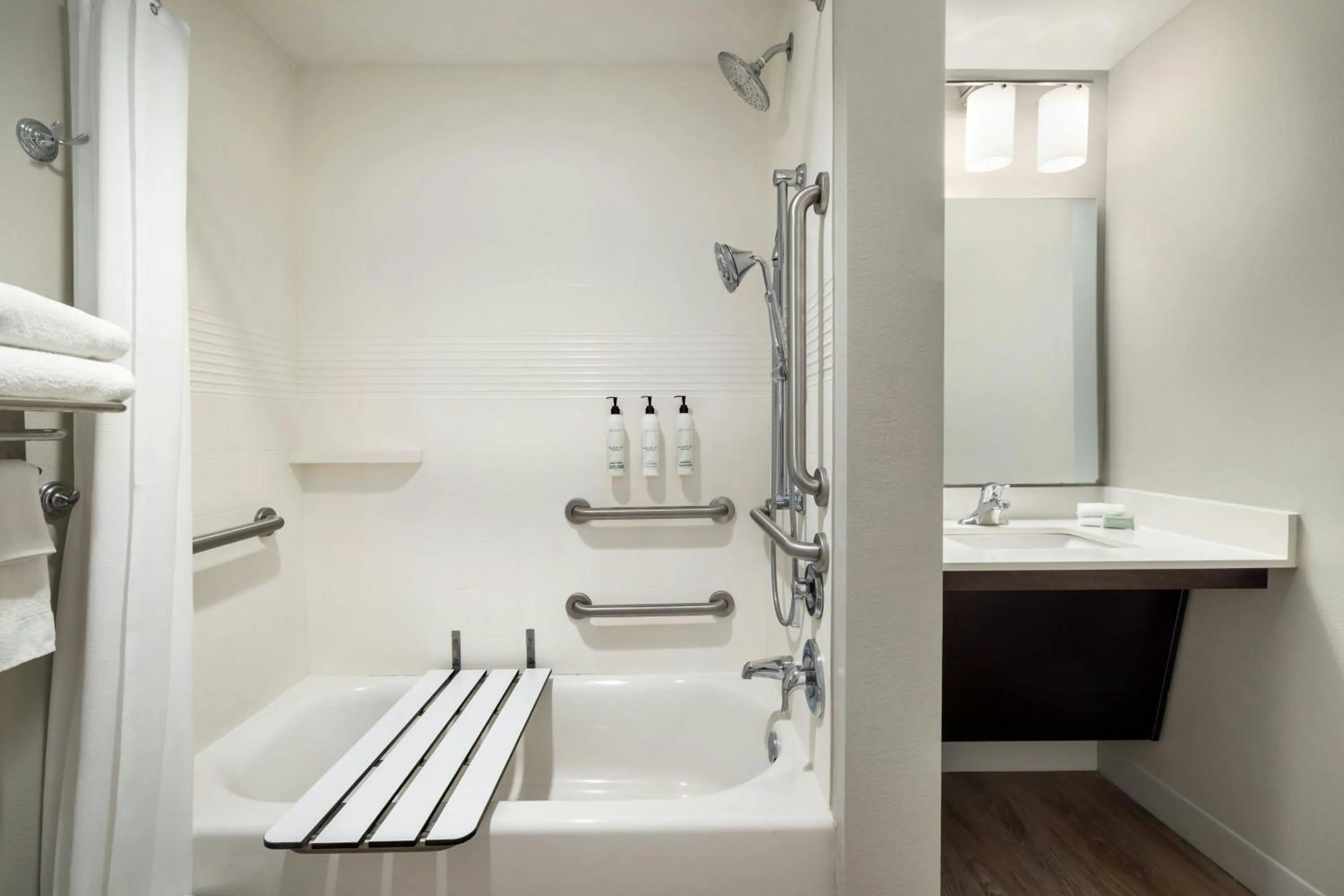 Bathroom in TownePlace Suites by Marriott Auburn University Area