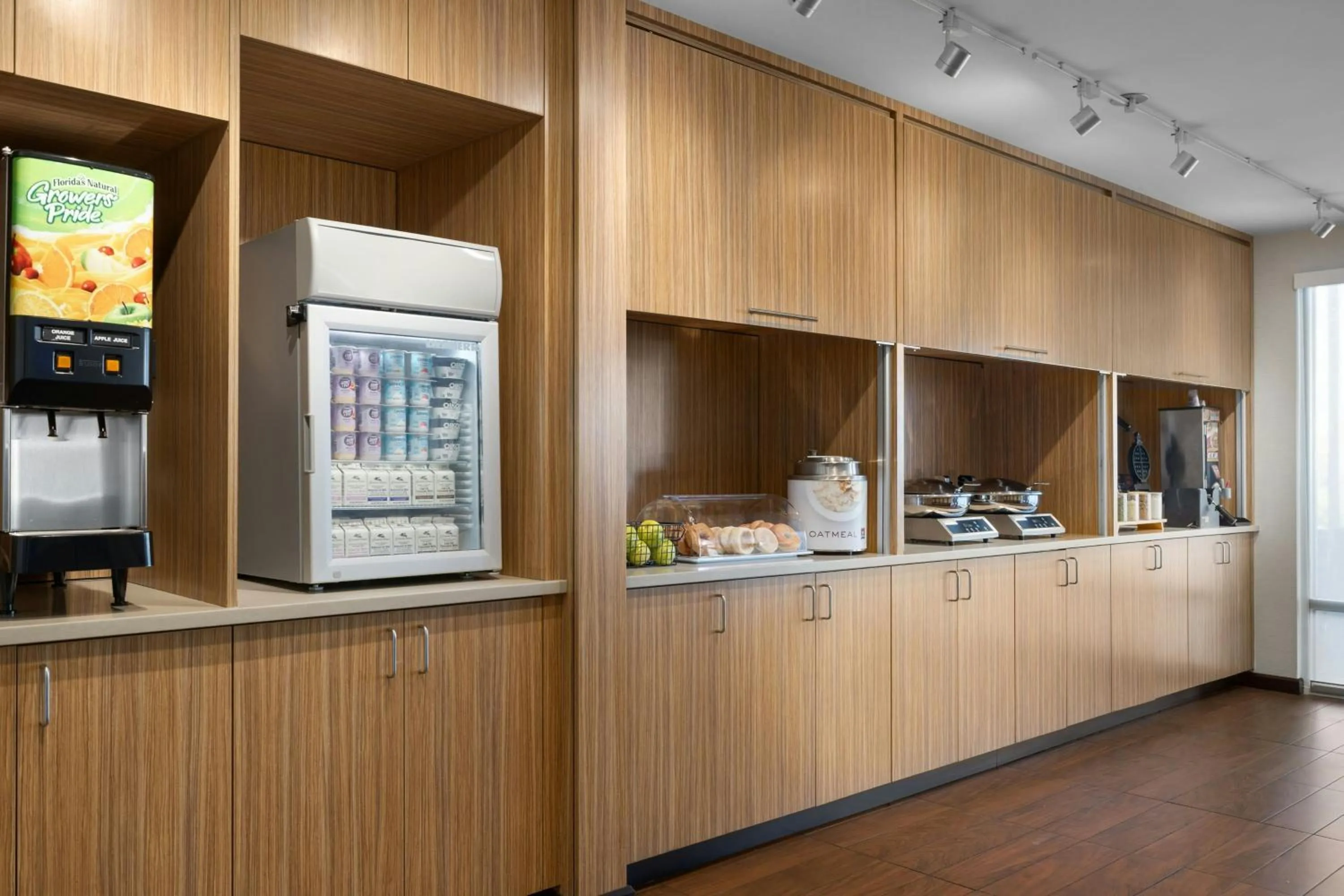 Breakfast in TownePlace Suites by Marriott Auburn University Area