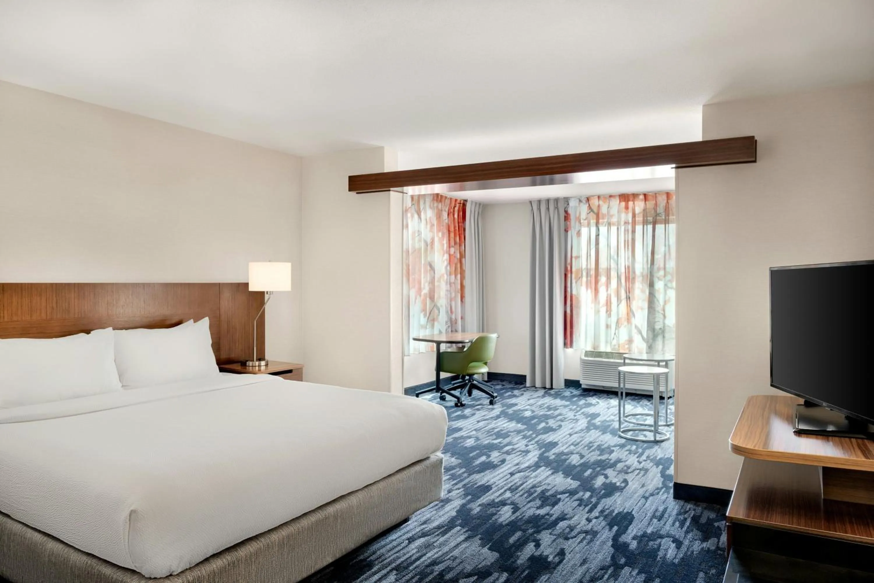 Bedroom, Bed in Fairfield Inn & Suites by Marriott Cincinnati Uptown/University Area