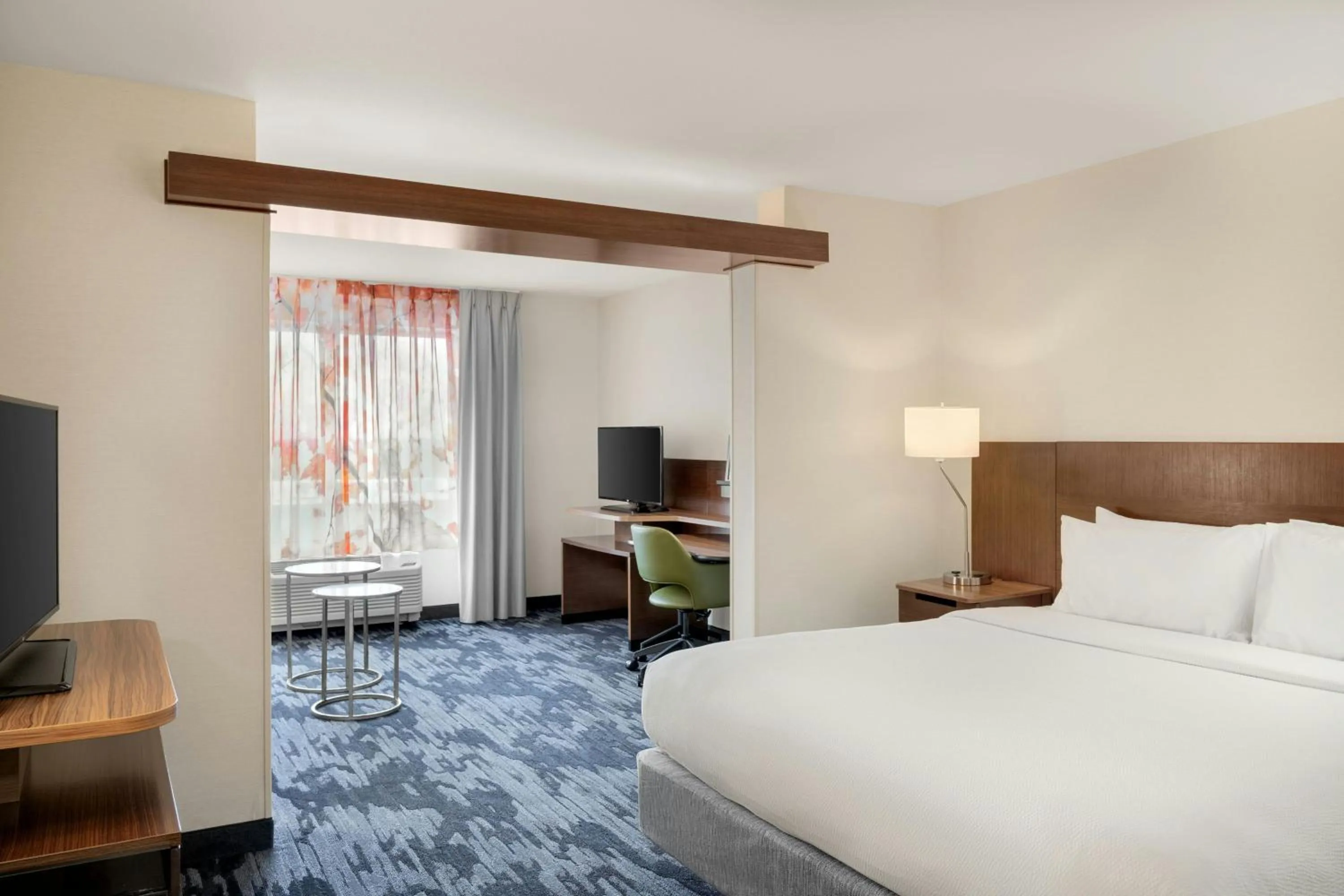 Bedroom, Bed in Fairfield Inn & Suites by Marriott Cincinnati Uptown/University Area