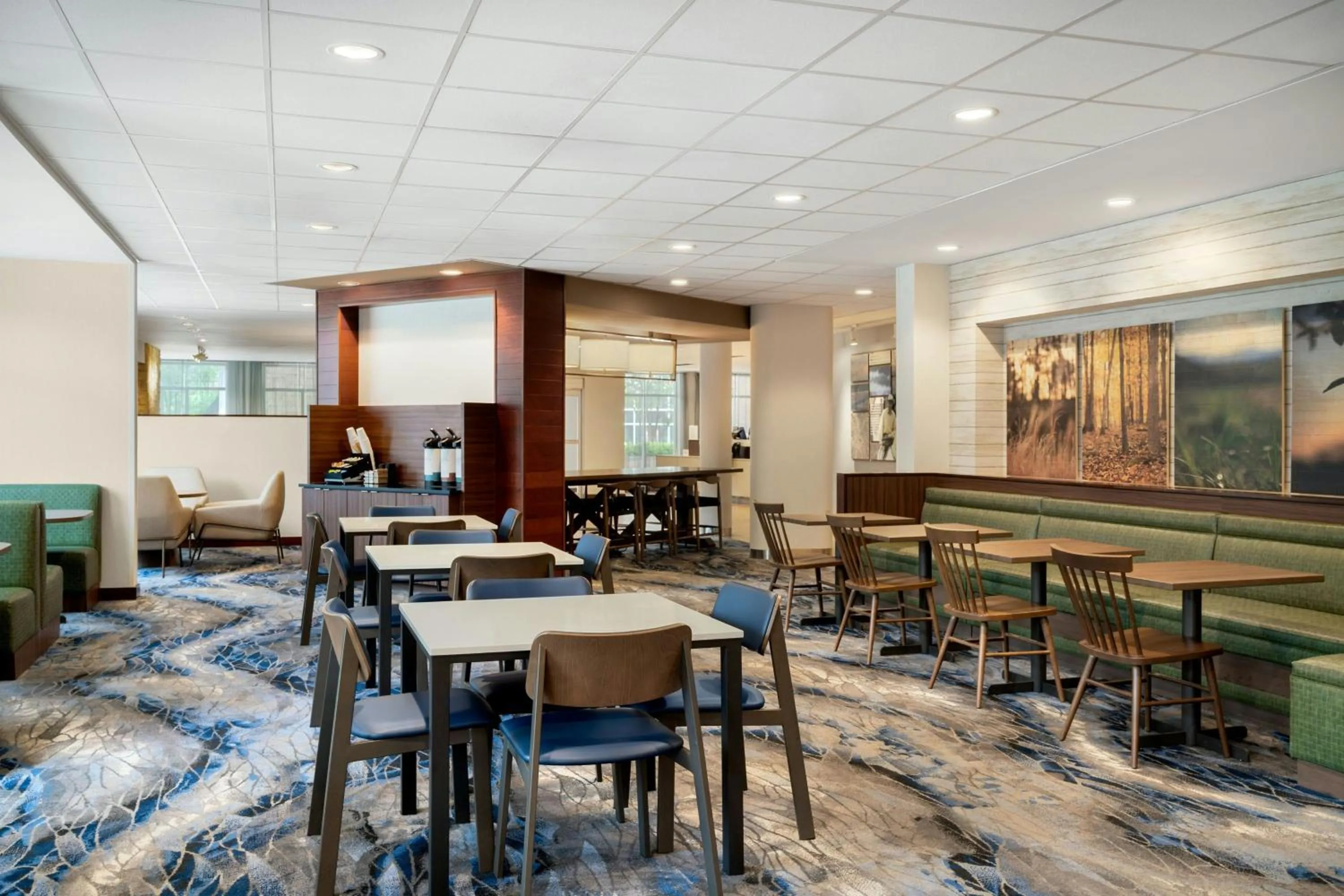 Breakfast in Fairfield Inn & Suites by Marriott Cincinnati Uptown/University Area