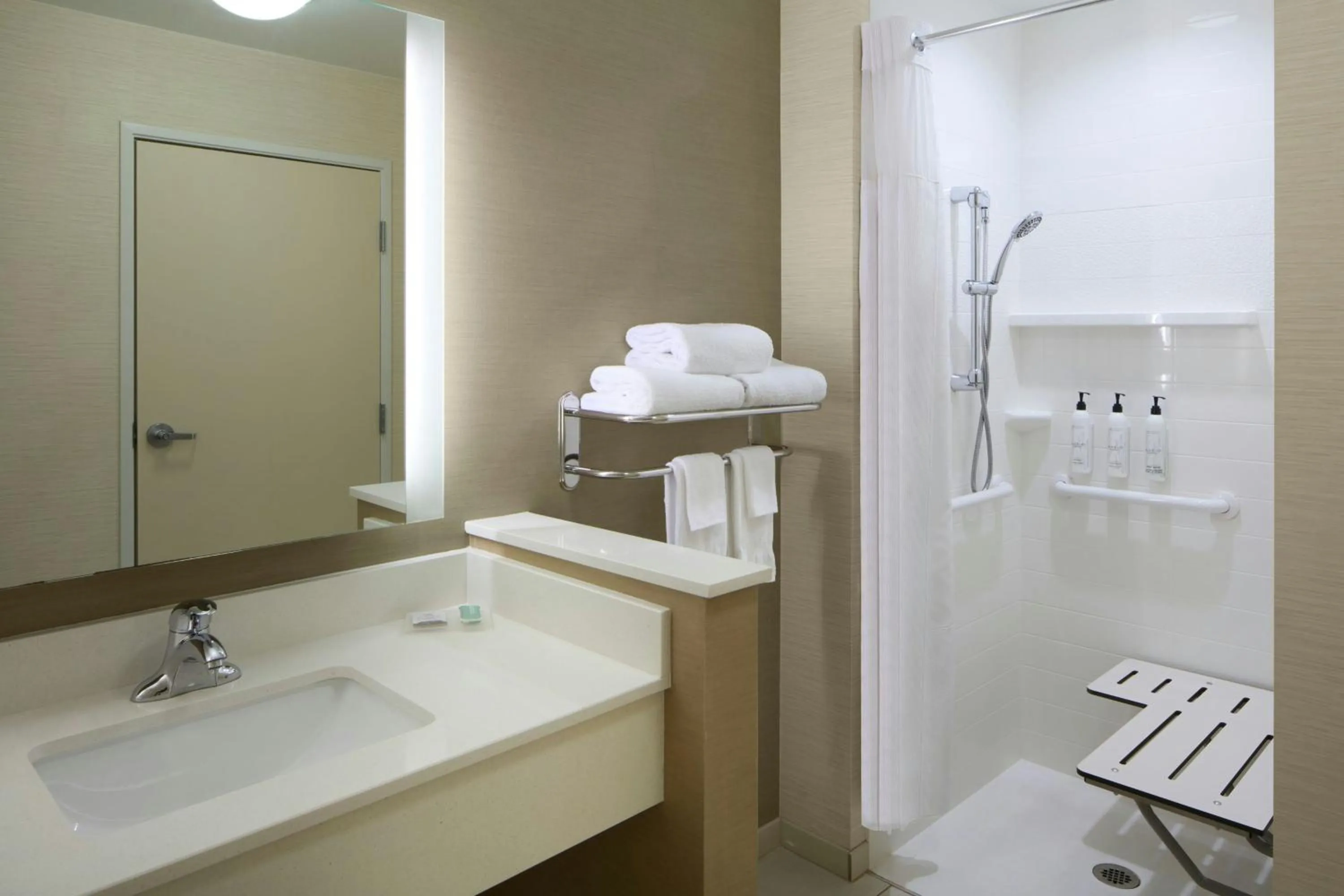 Bathroom in Fairfield Inn & Suites by Marriott Geneva Finger Lakes