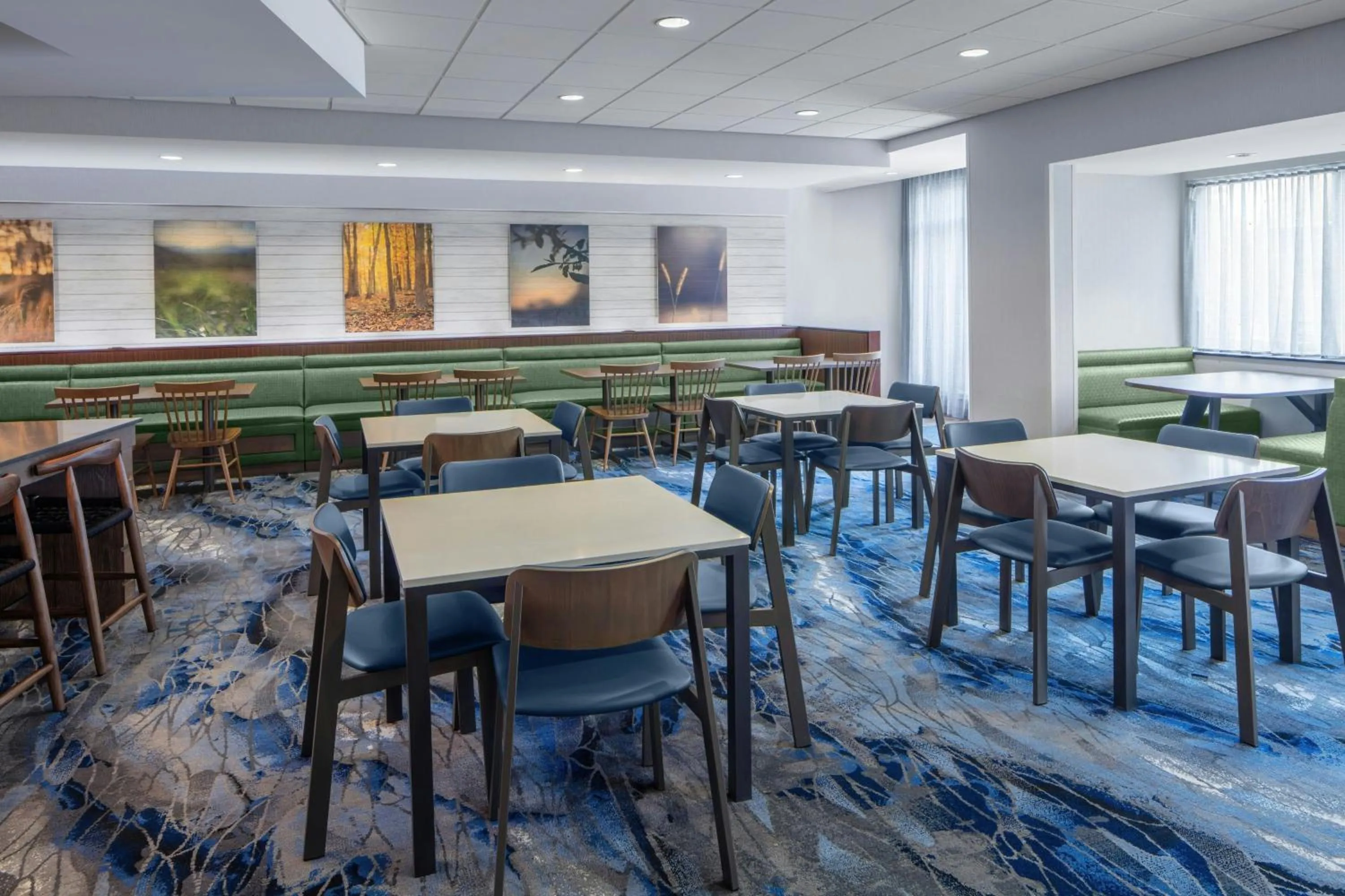 Breakfast in Fairfield Inn & Suites by Marriott Geneva Finger Lakes