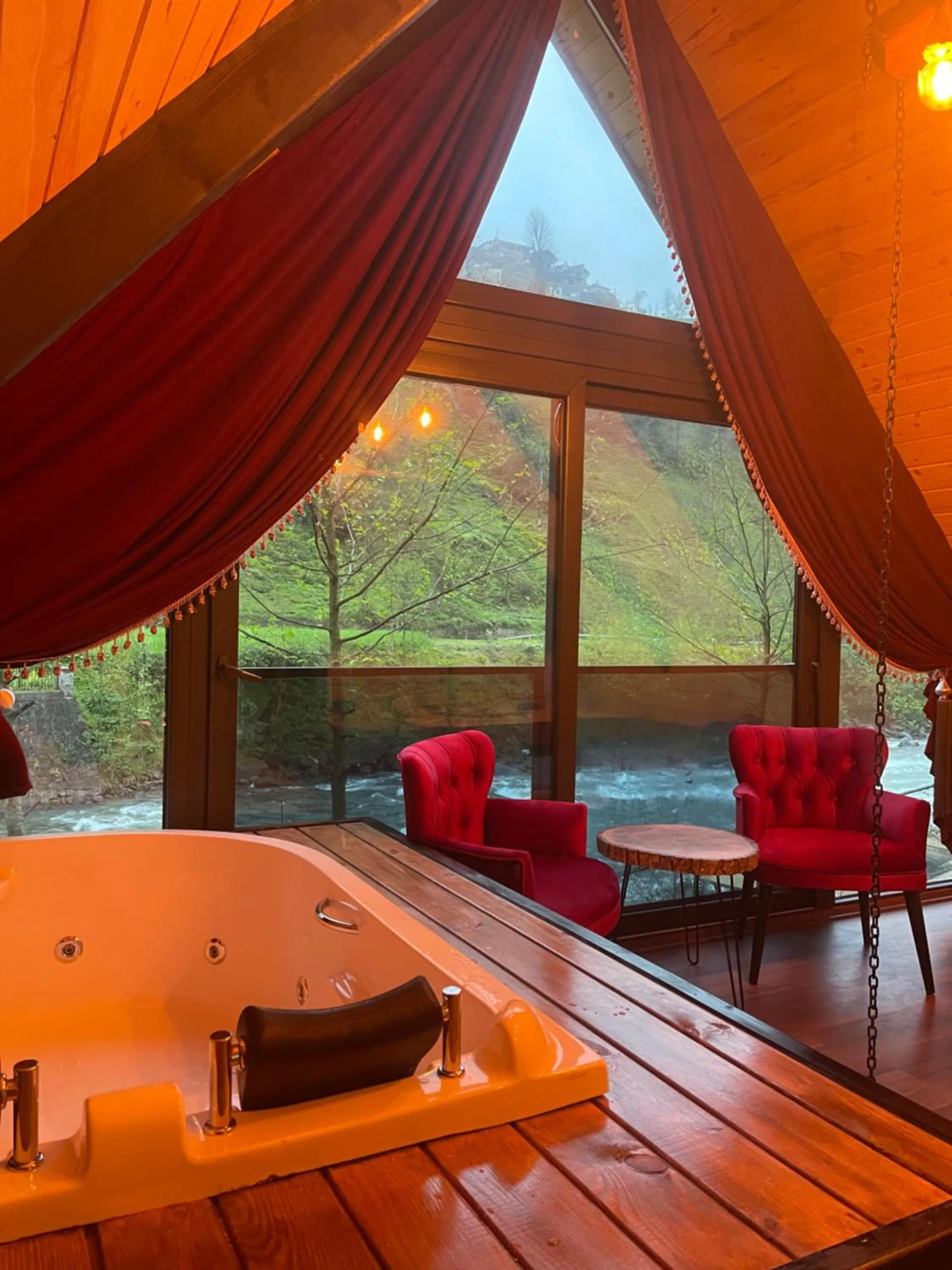 Hot Tub in Tanura Bungalows