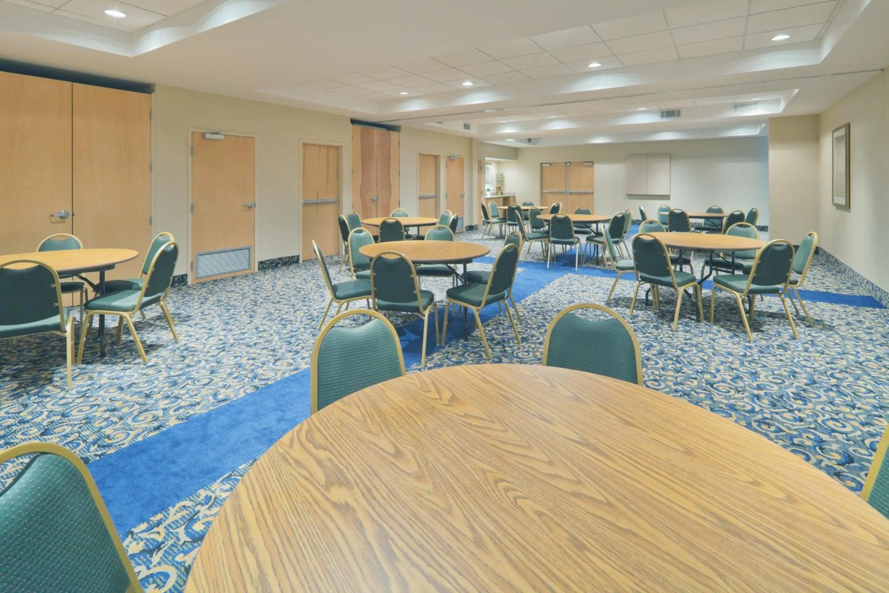 Meeting/conference room in Holiday Inn Express Hotel & Suites Memphis Southwind by IHG
