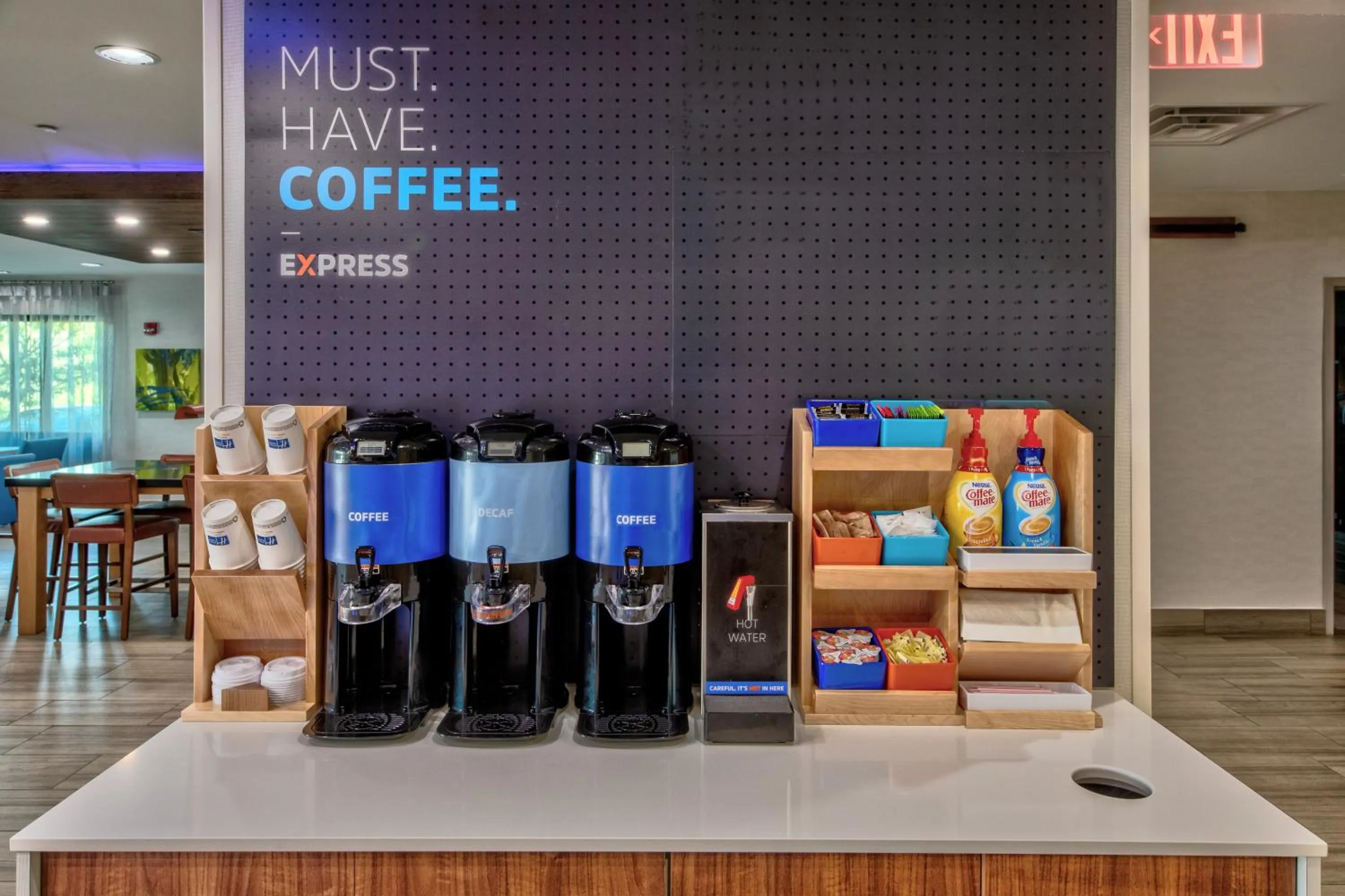 Lounge or bar in Holiday Inn Express Hotel & Suites Memphis Southwind by IHG