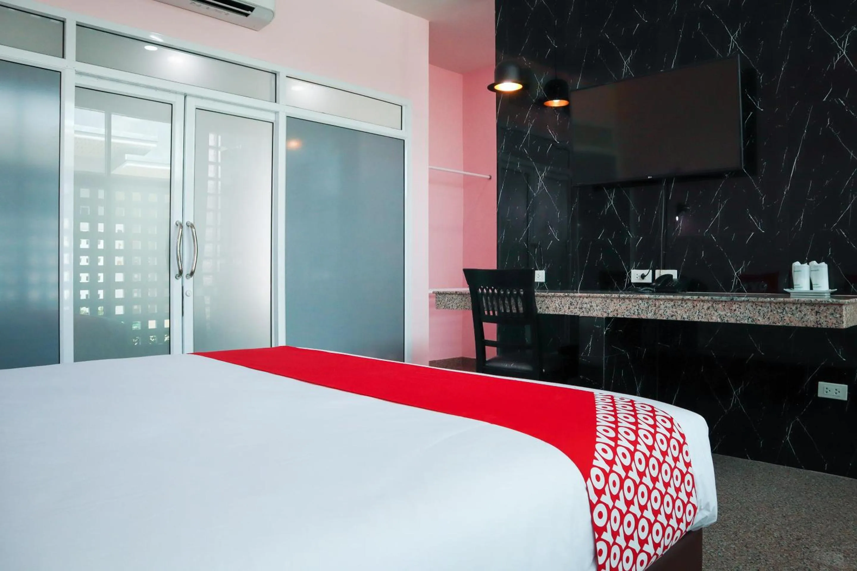 Bedroom in Sabai Palace