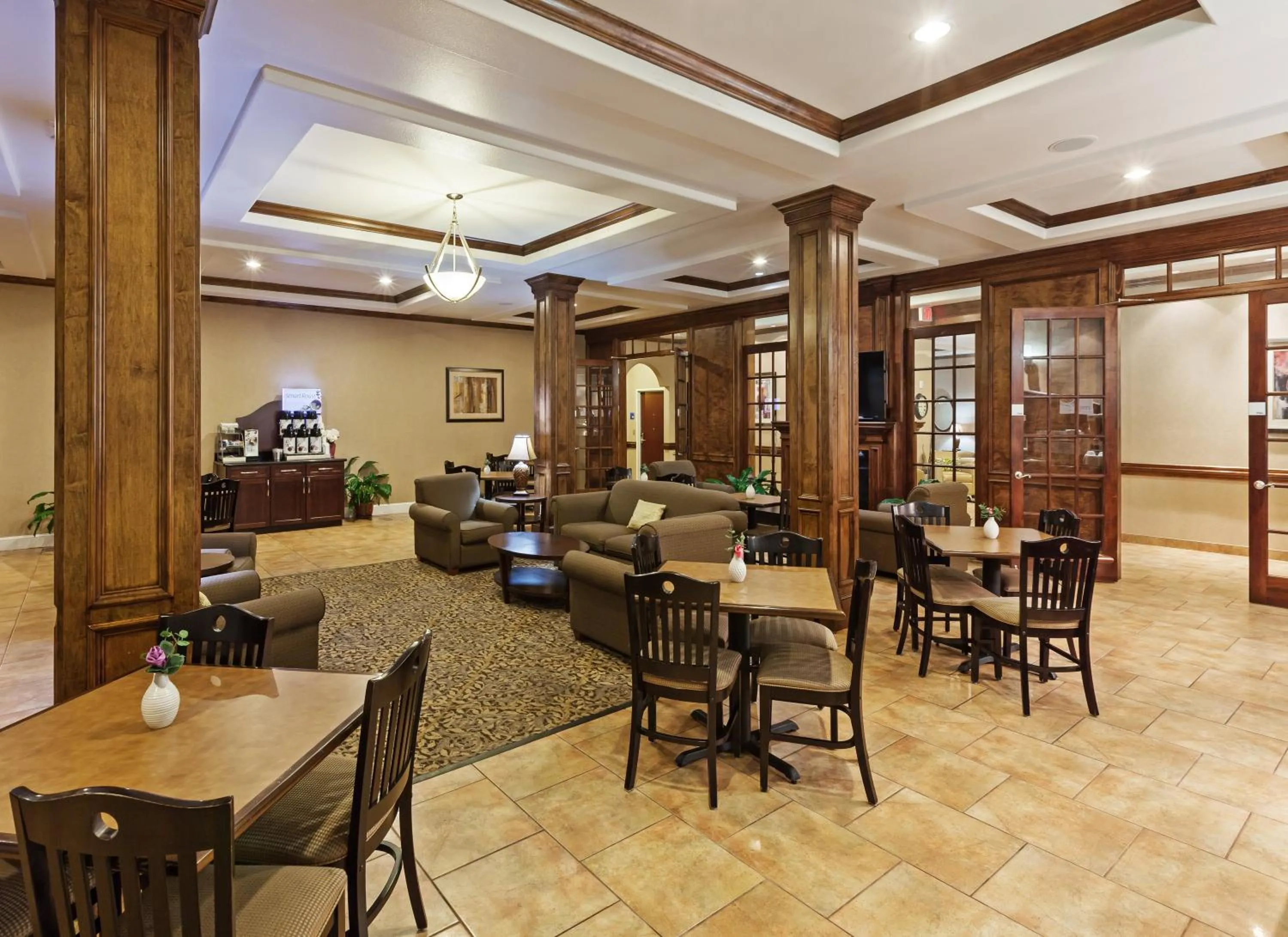 Lobby or reception in Holiday Inn Express Houston-Alvin by IHG