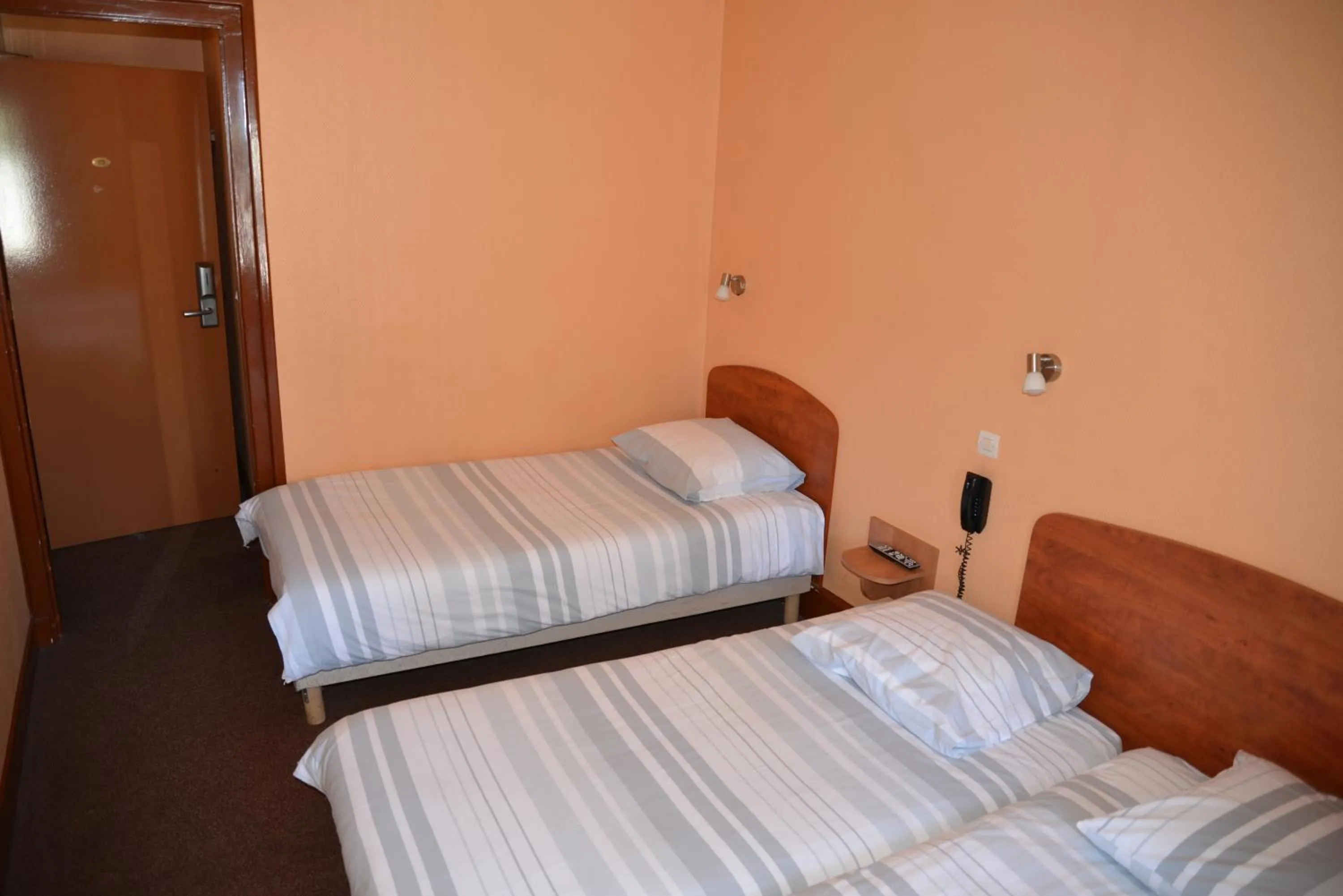 Bed in Le Cheval Noir Hôtel Paris Pantin