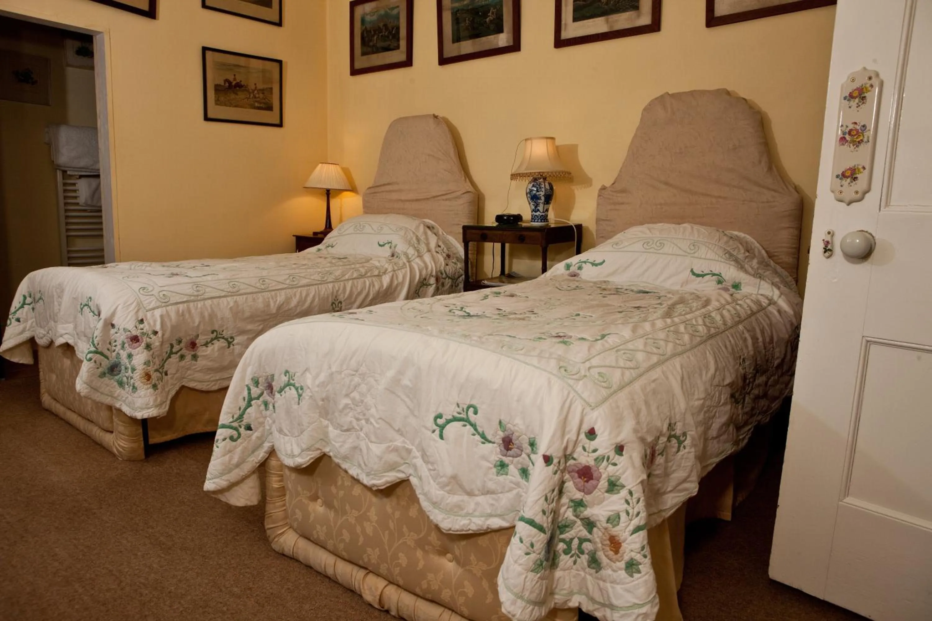 Bedroom, Bed in Church Hill Farm