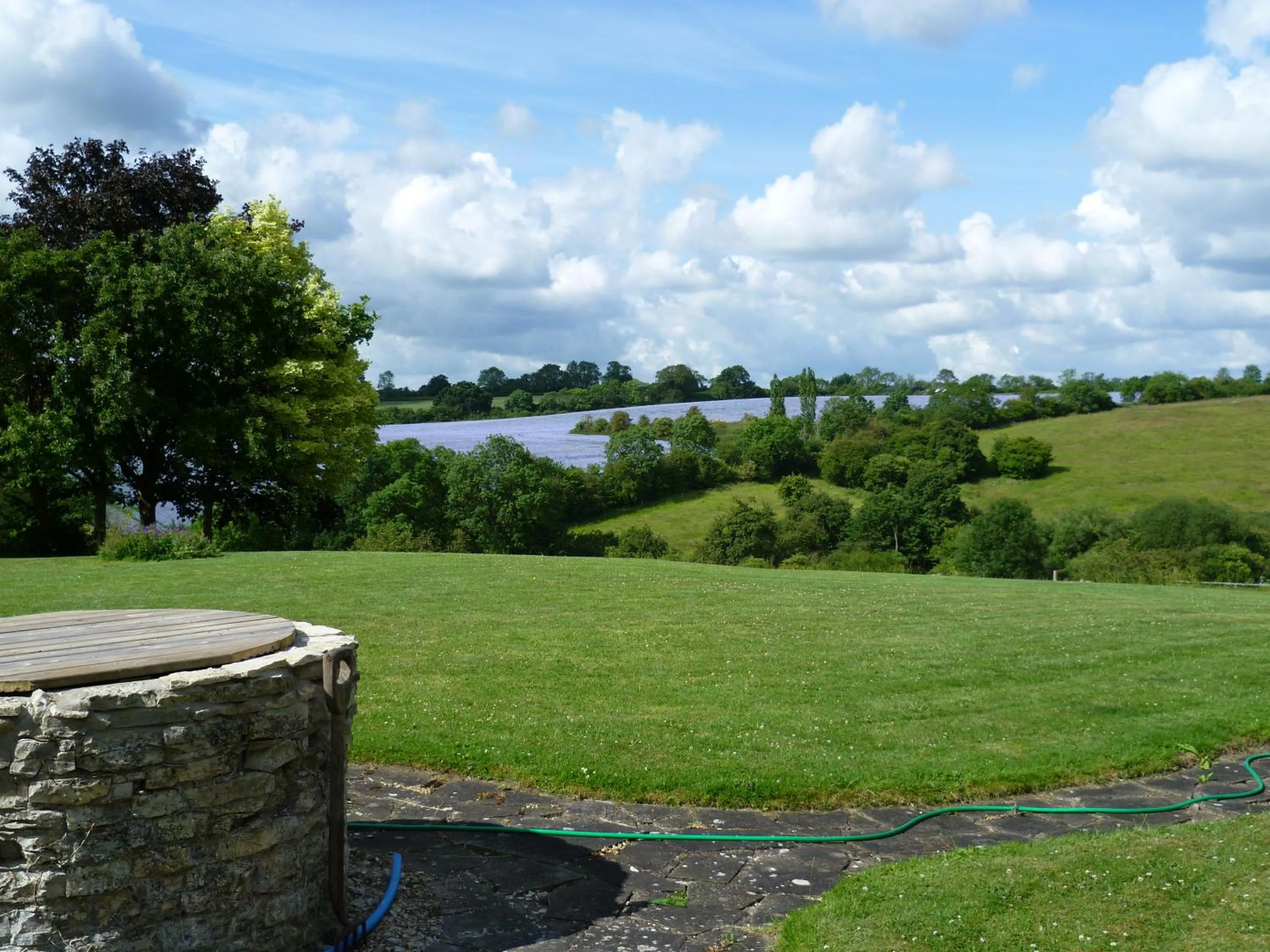 Garden view in Church Hill Farm