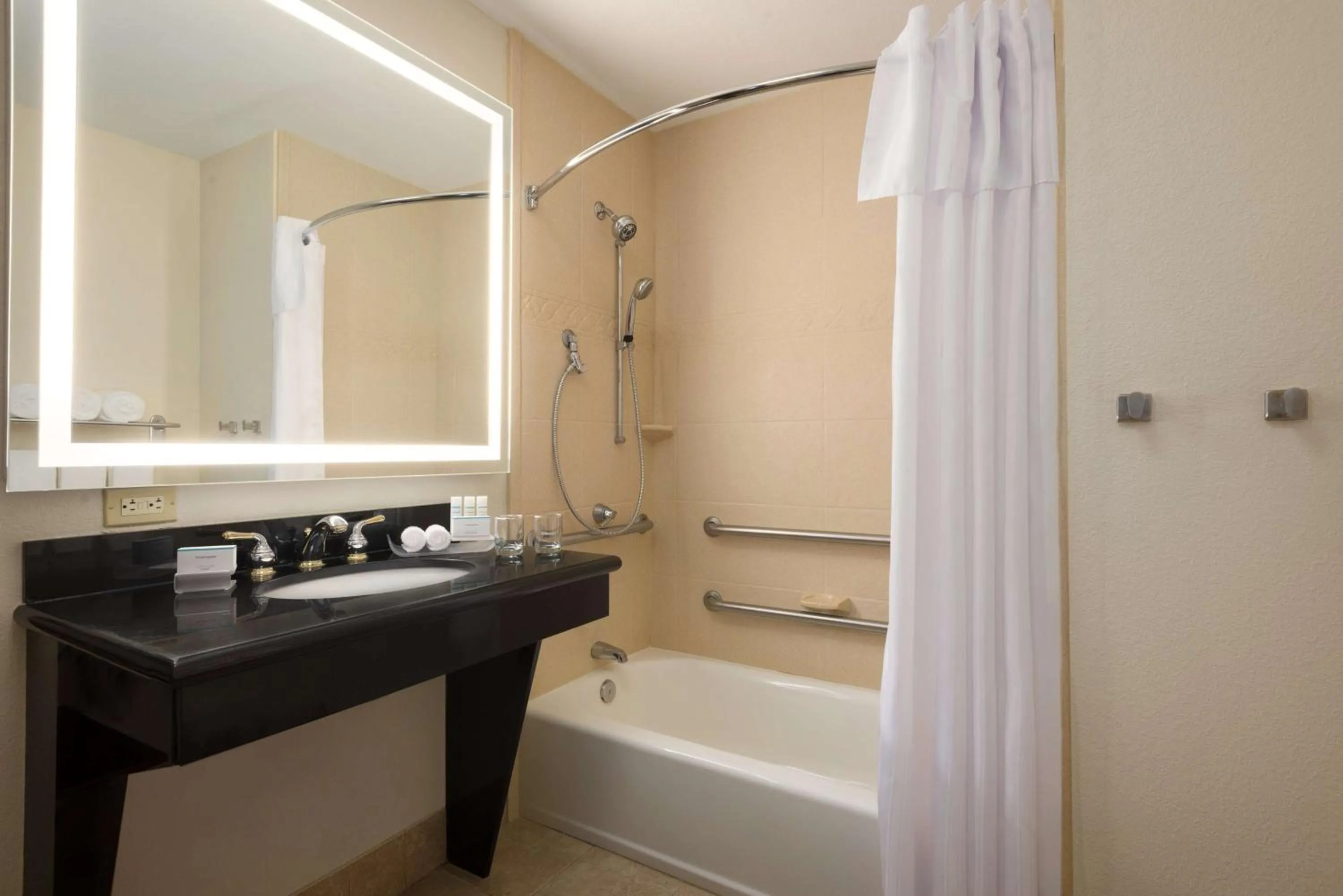 Bathroom in Homewood Suites Jacksonville Deerwood Park
