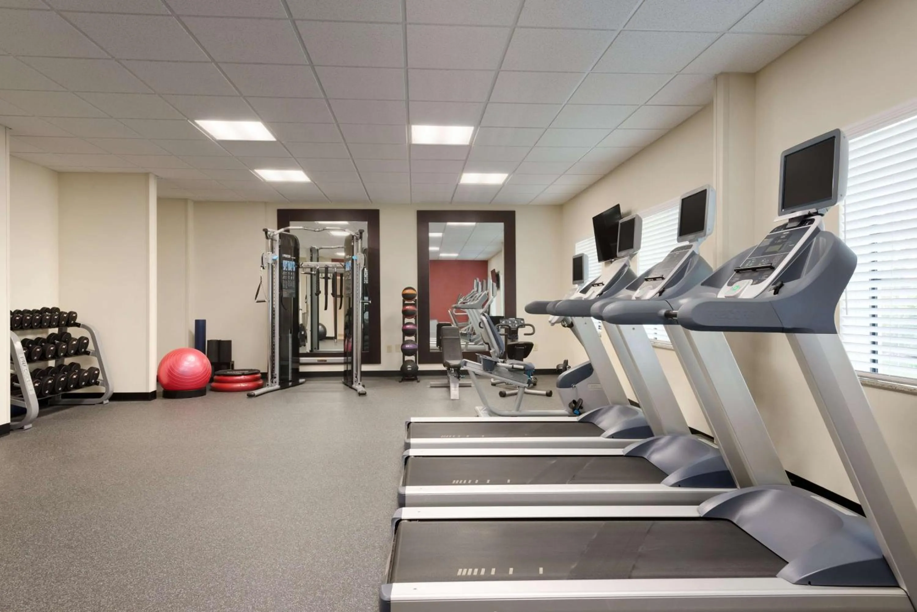 Fitness centre/facilities in Homewood Suites Jacksonville Deerwood Park