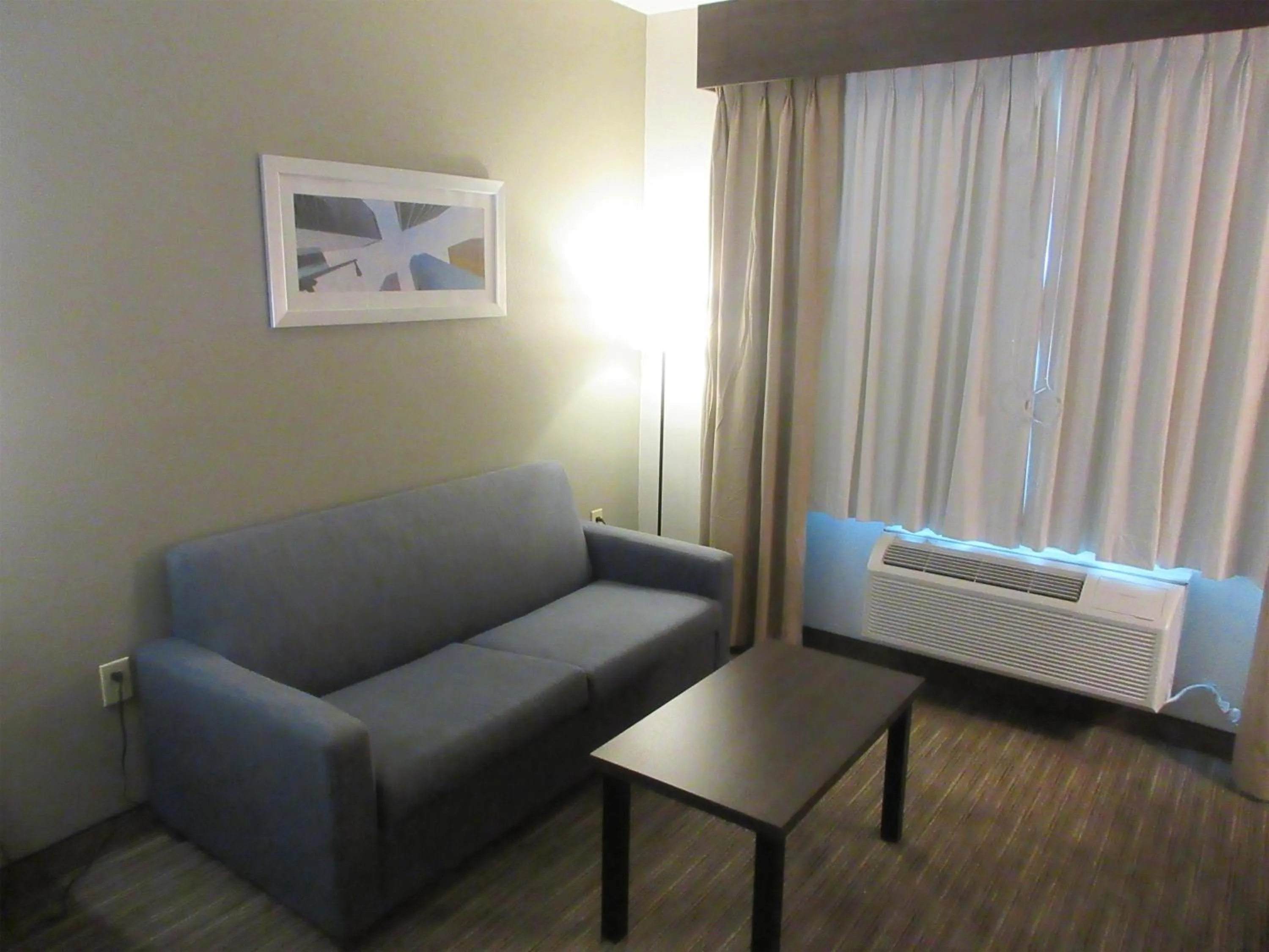 Bedroom in Best Western Champions Forest Inn and Suites