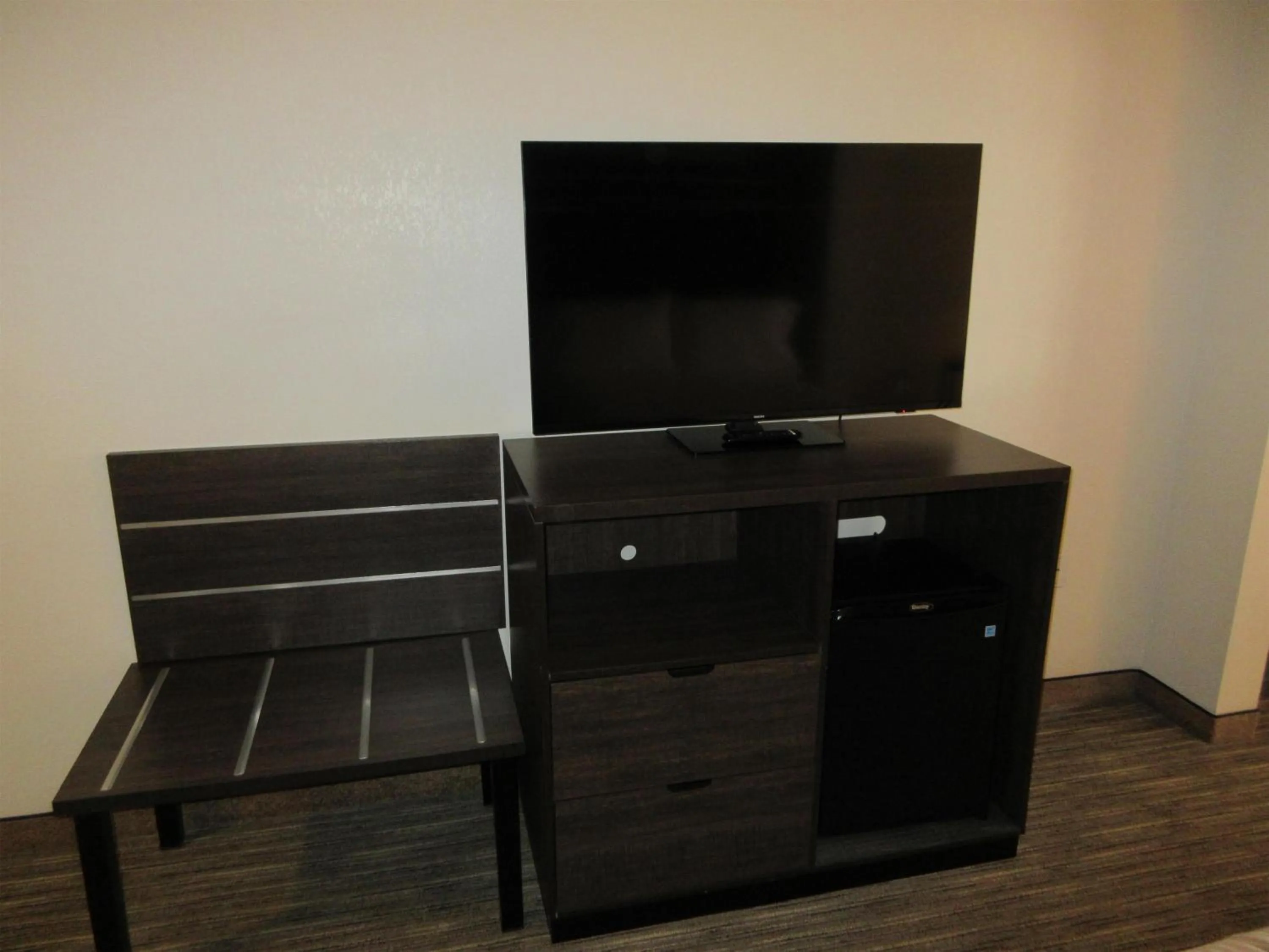 Bedroom in Best Western Champions Forest Inn and Suites