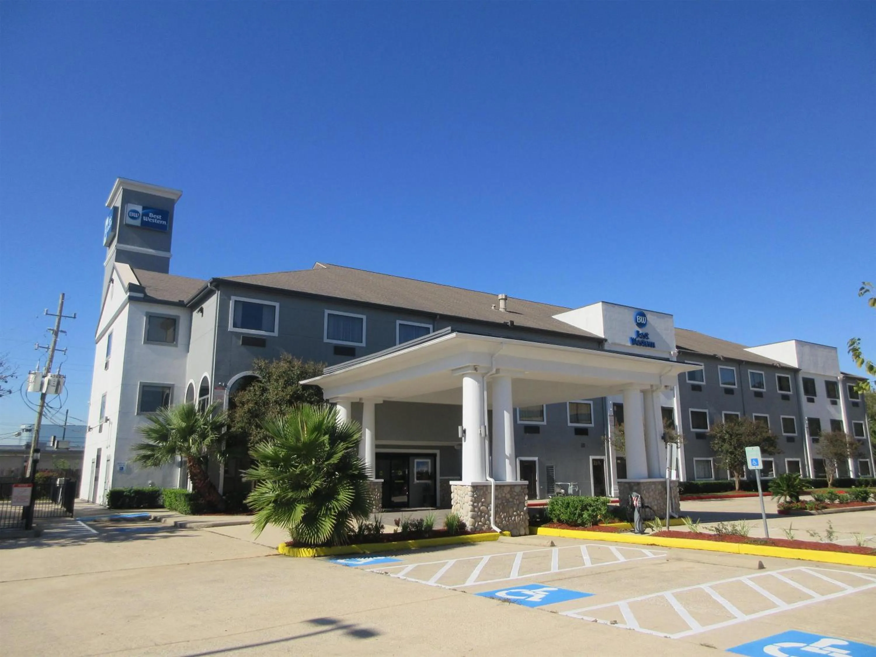 Property building in Best Western Champions Forest Inn and Suites