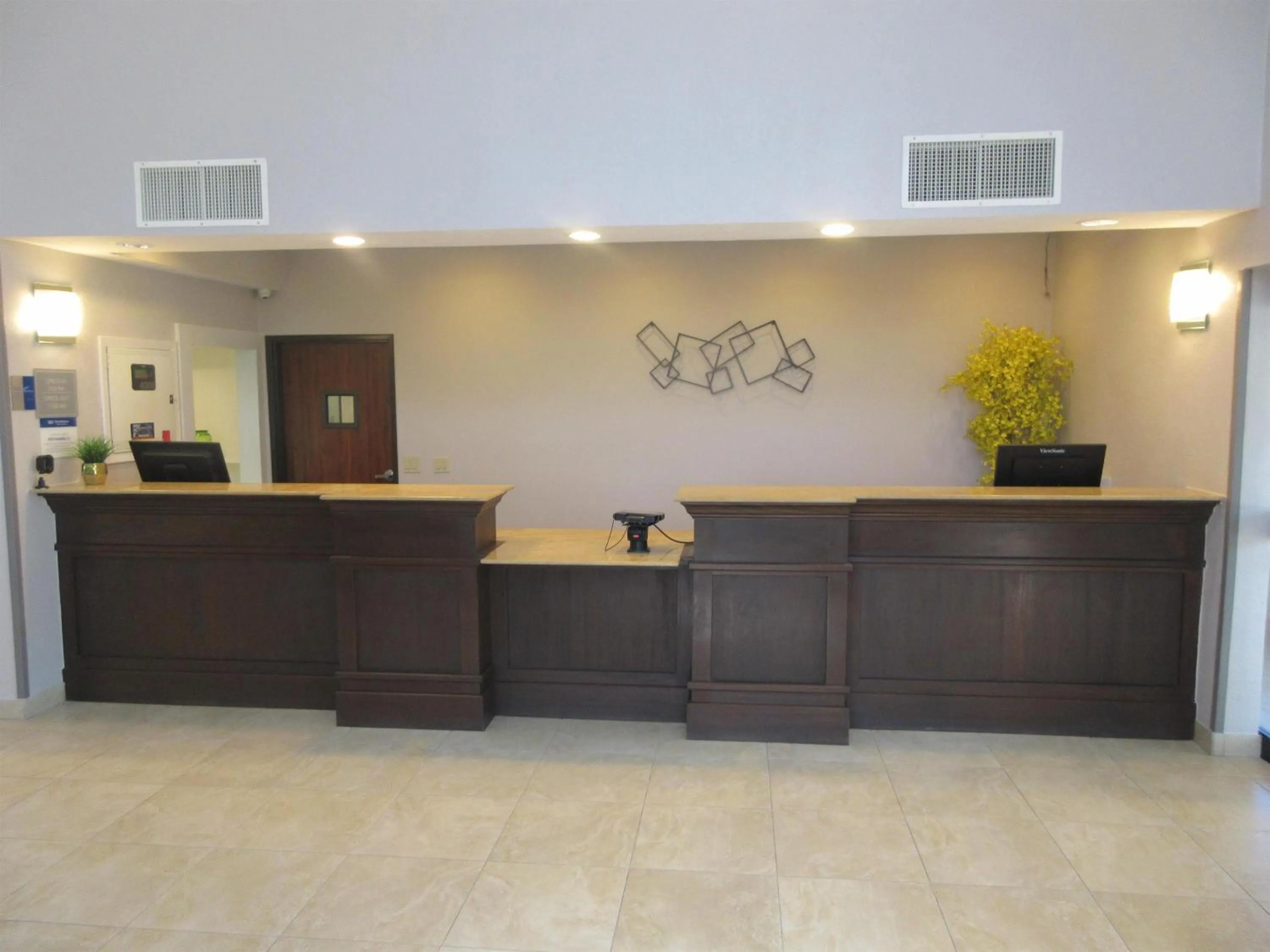 Lobby or reception in Best Western Champions Forest Inn and Suites