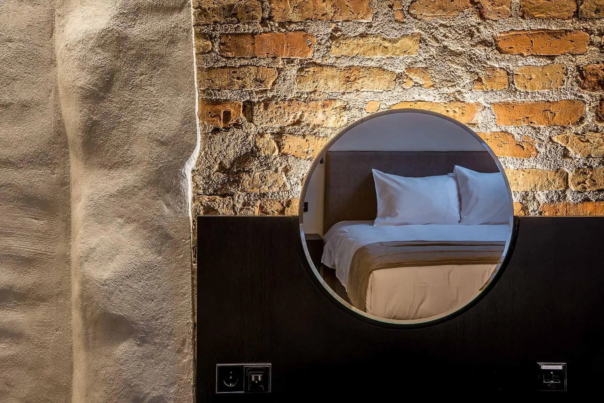 Photo of the whole room, Bed in Artagonist Art Hotel