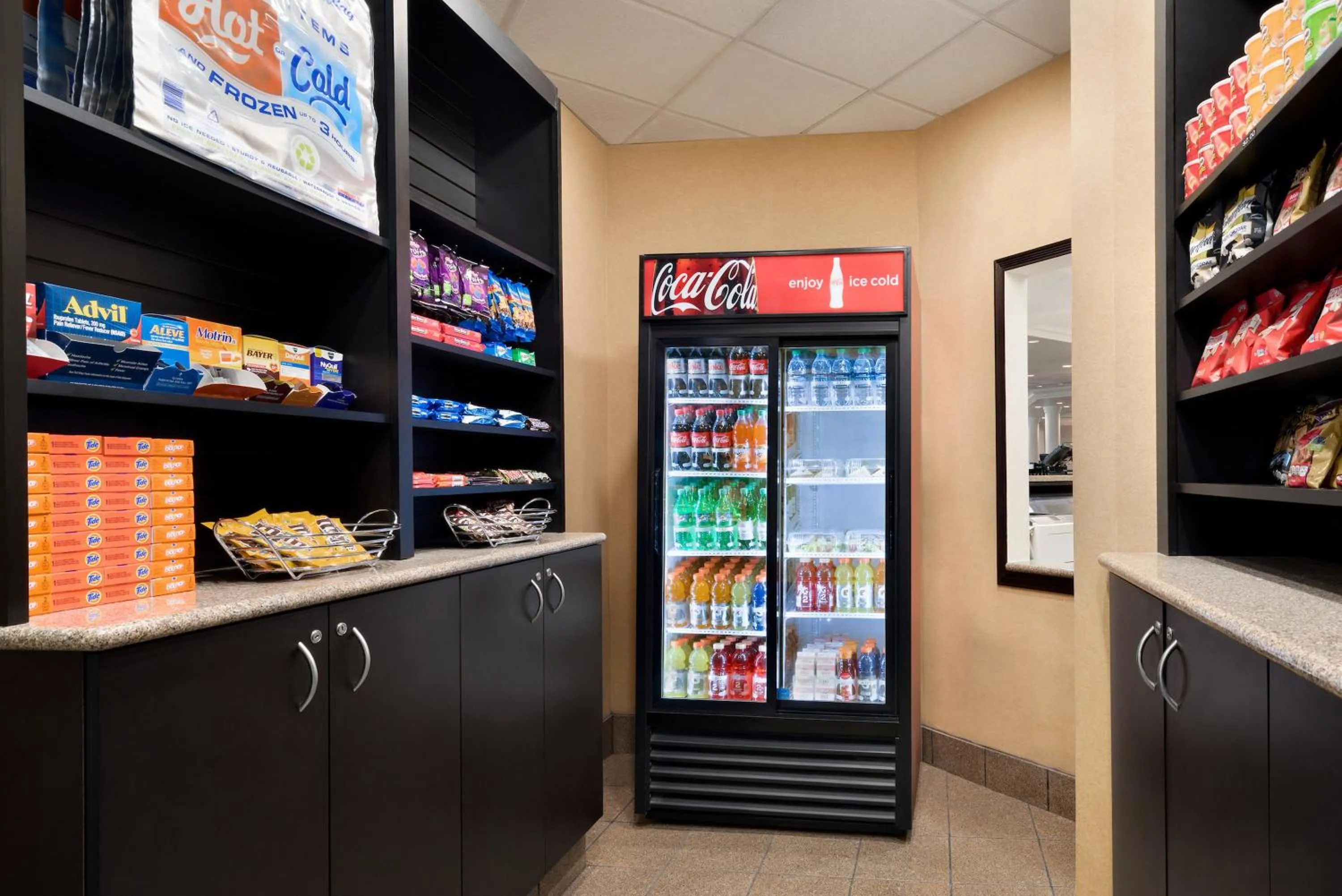 Lobby or reception in Crowne Plaza Englewood by IHG