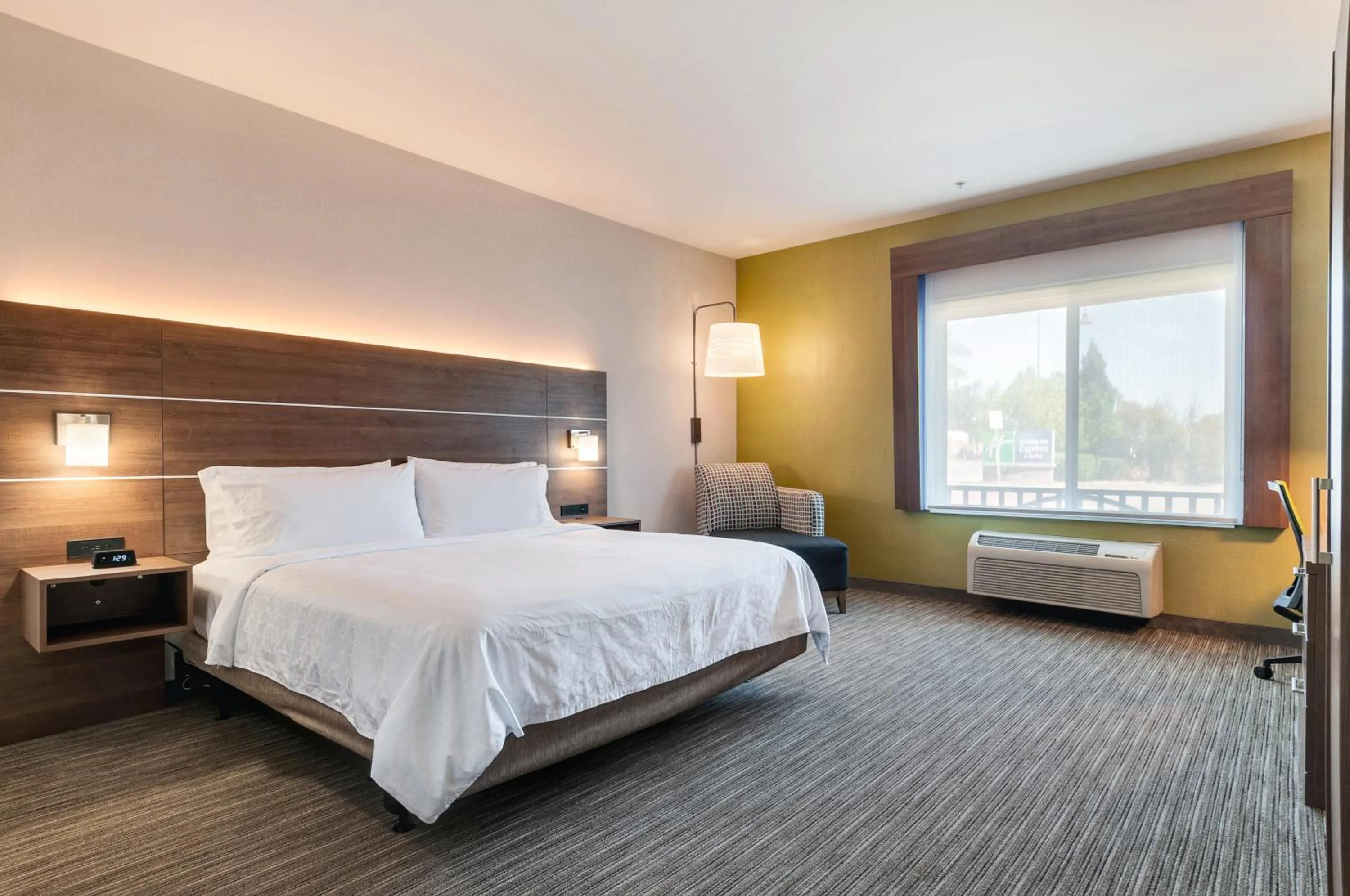 Bed in Holiday Inn Express Hotel & Suites Banning by IHG