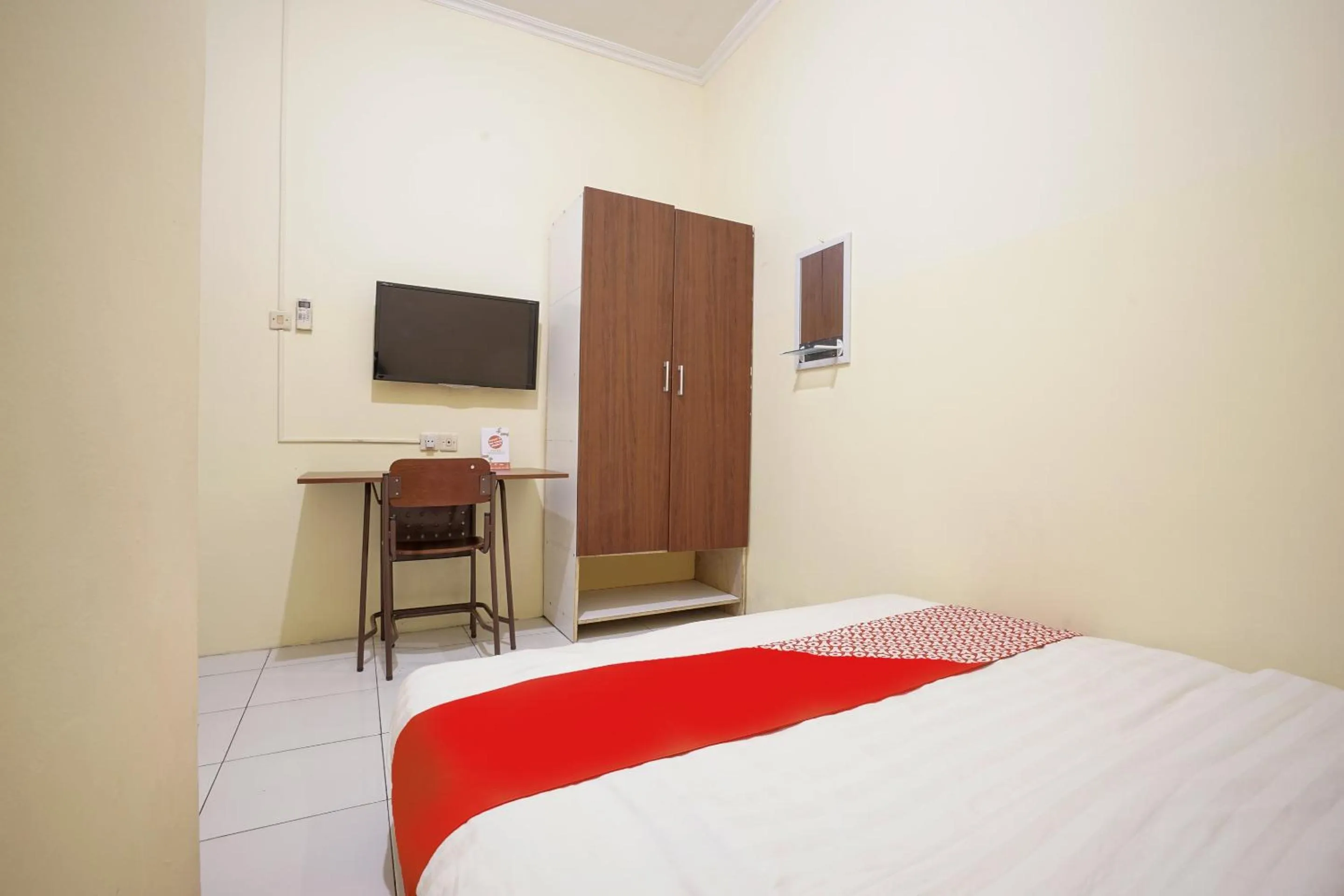 Bedroom, Bed in Hotel O Maleo Kostel