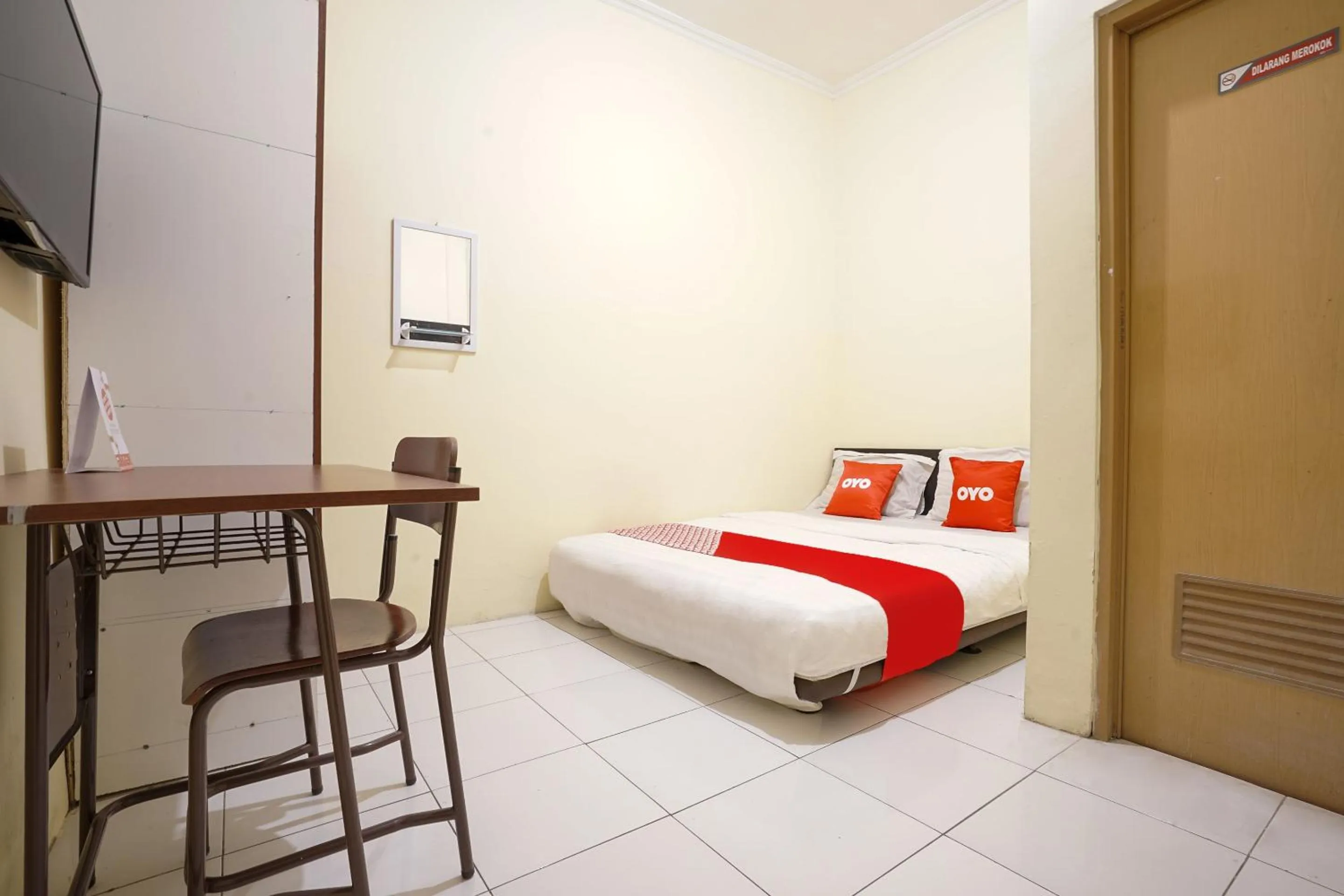 Bedroom, Bed in Hotel O Maleo Kostel