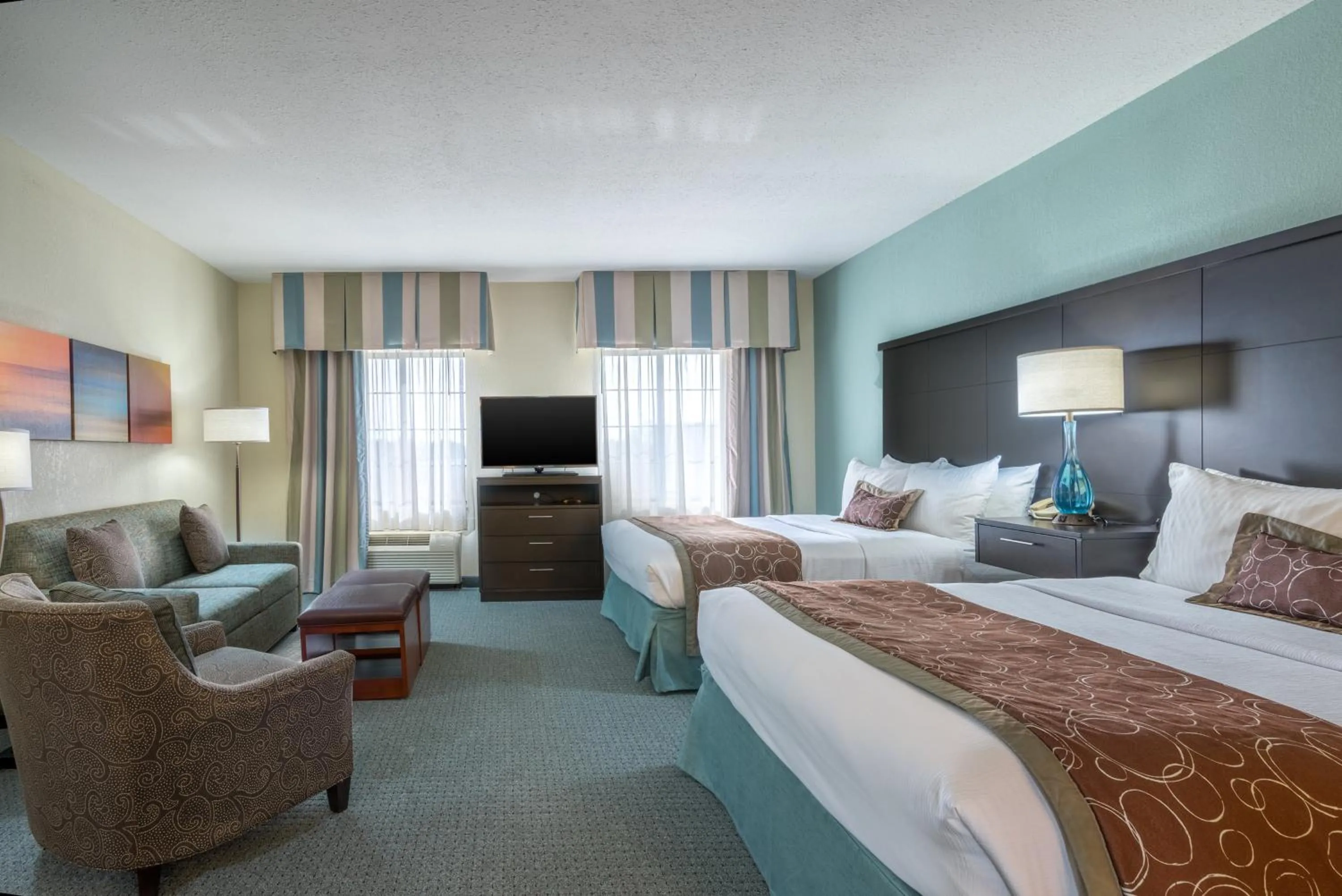 Photo of the whole room, Bed in Staybridge Suites Wilmington - Brandywine Valley by IHG