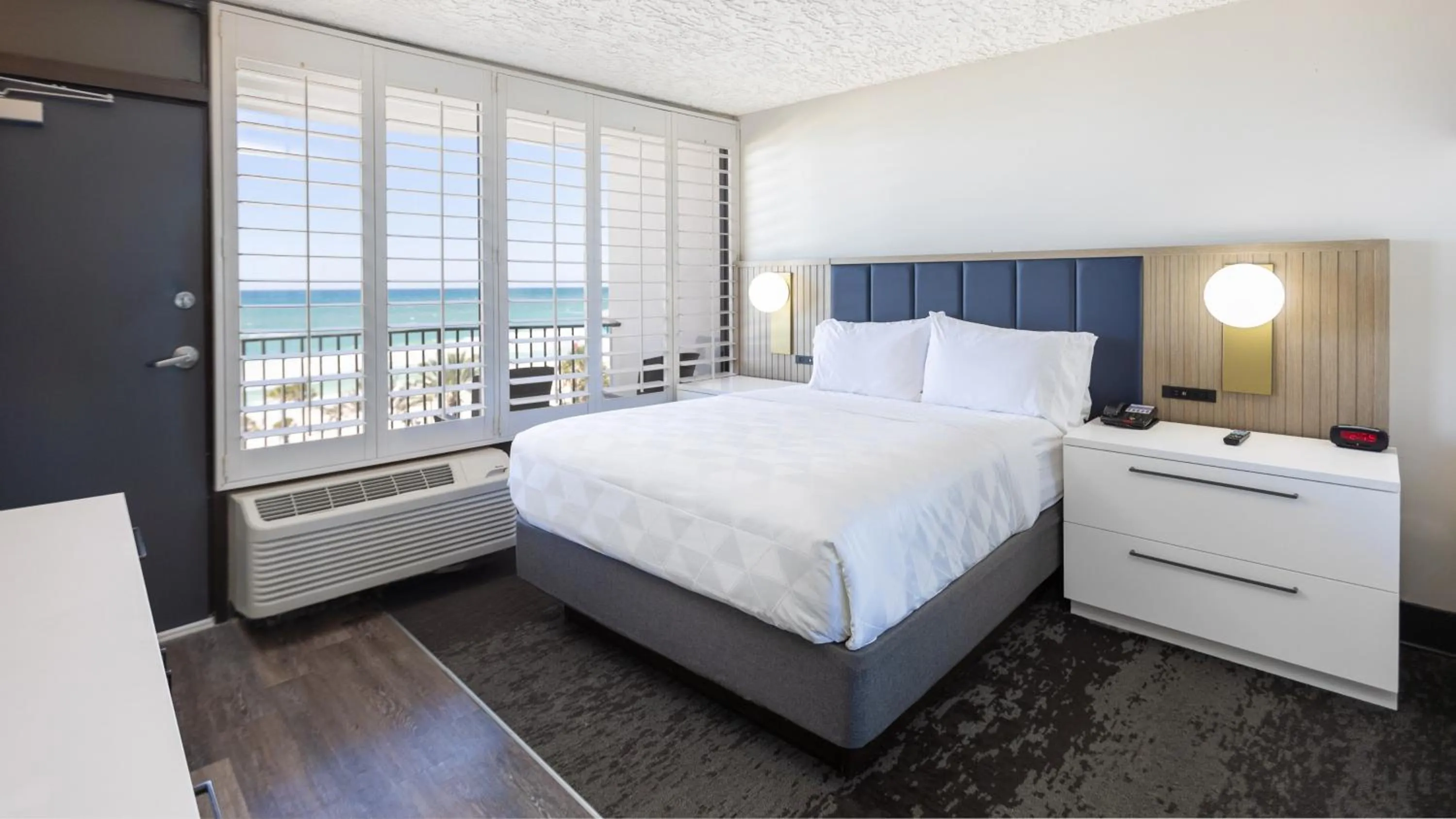 Photo of the whole room, Bed in Holiday Inn Resort Panama City Beach by IHG