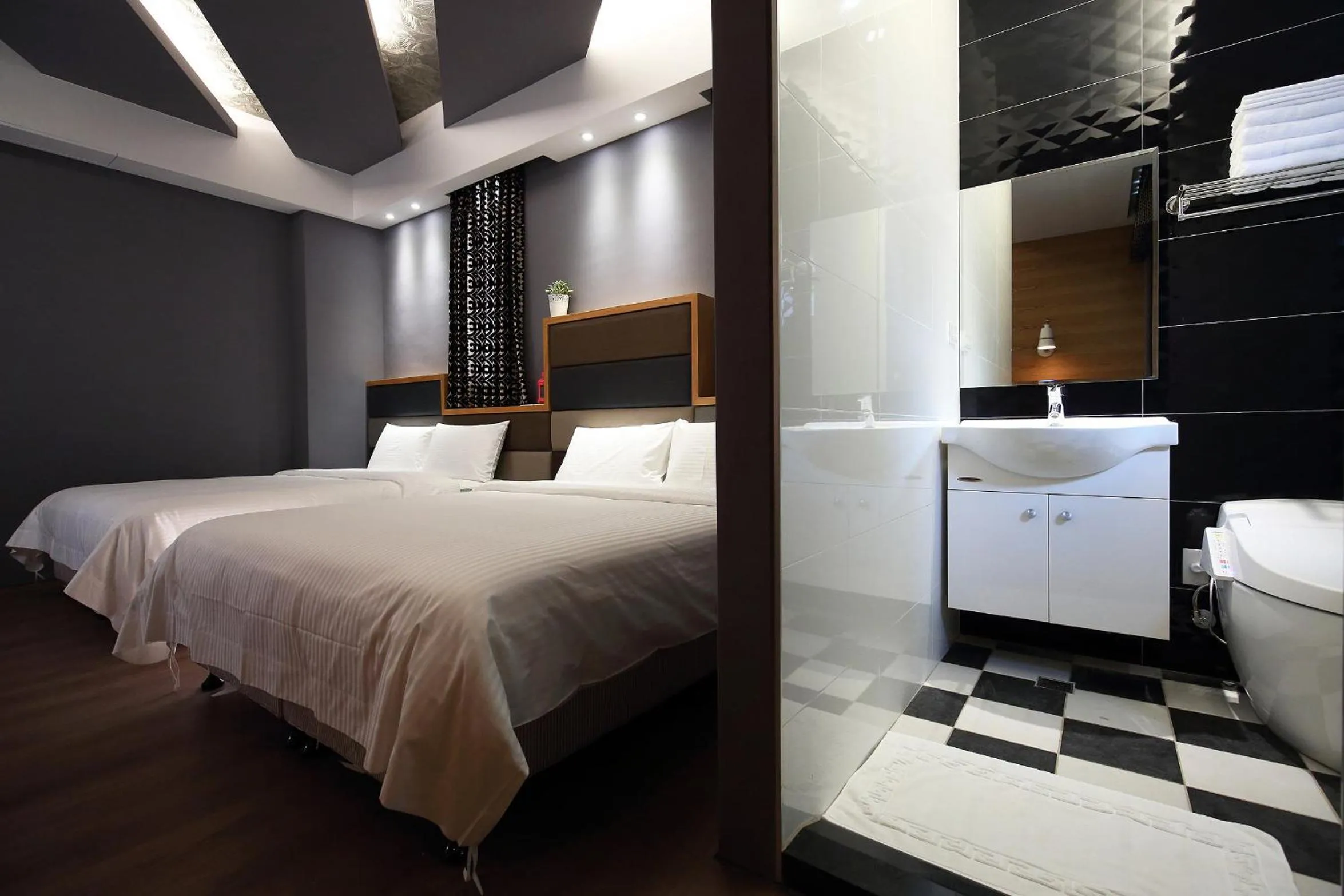 Photo of the whole room, Bed in Buckingham Palace B&B