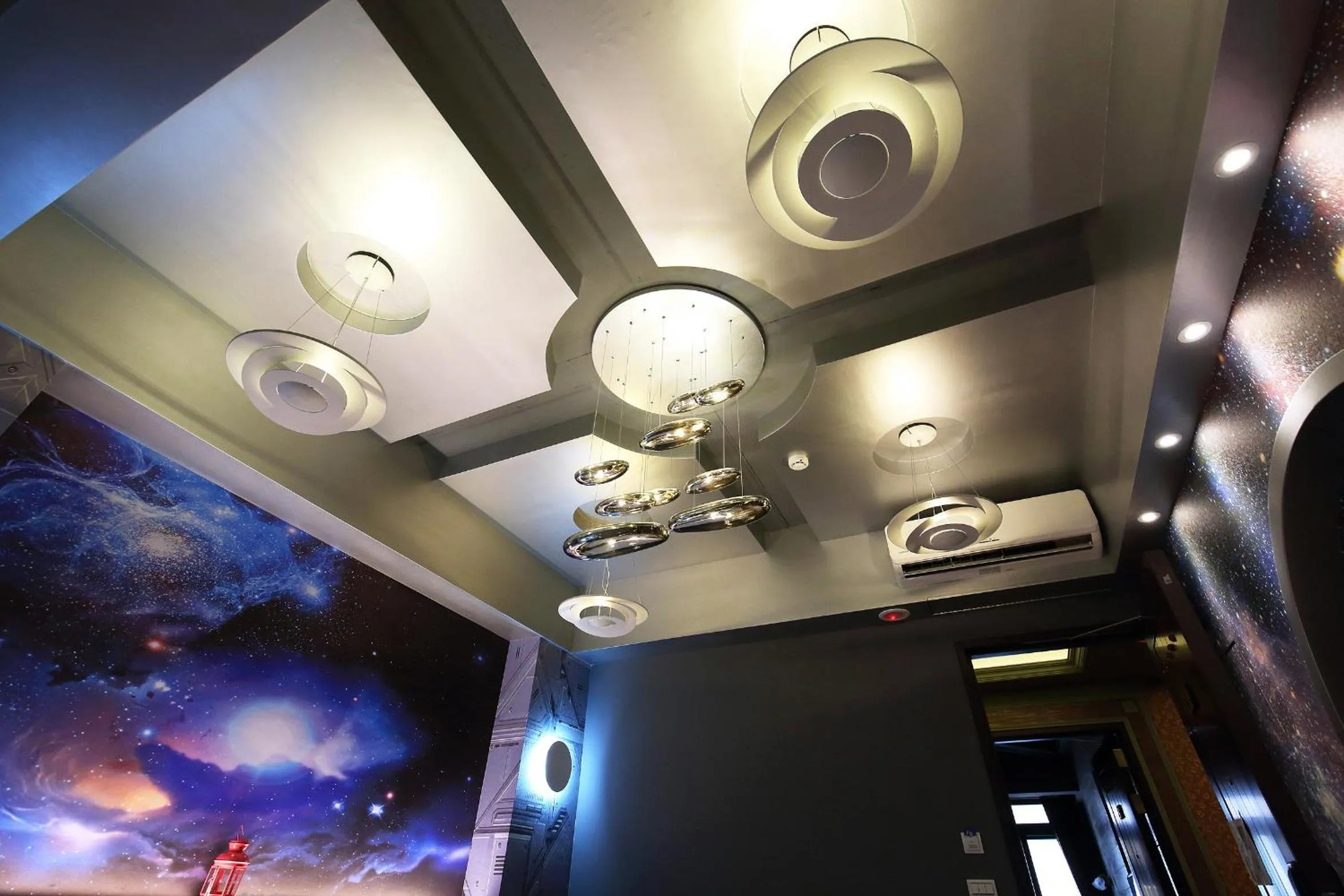 Decorative detail in Buckingham Palace B&B