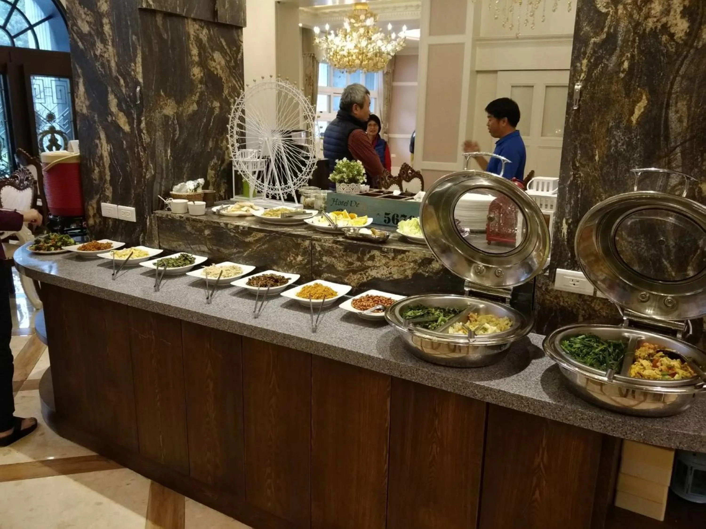 Buffet breakfast in Buckingham Palace B&B