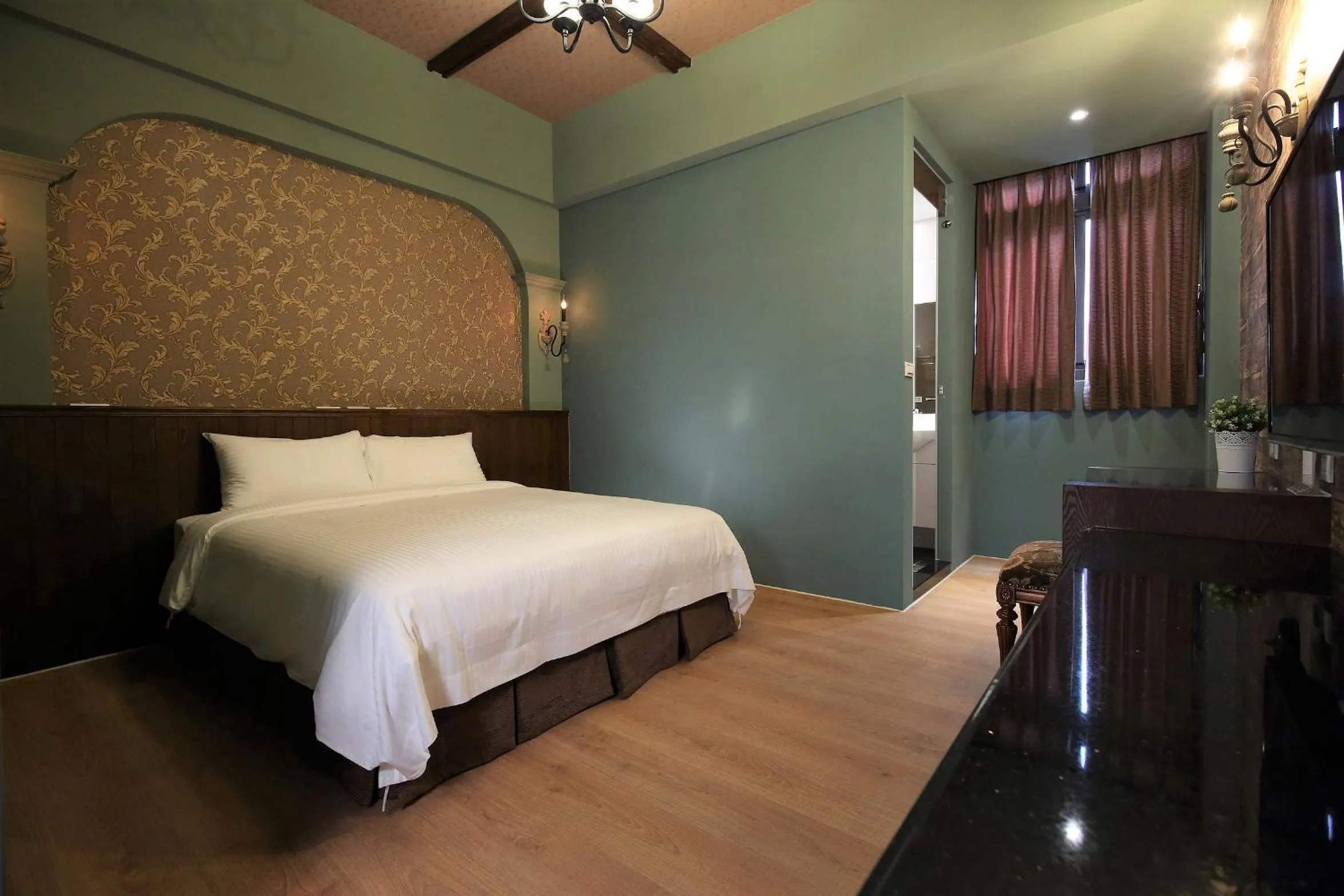 bunk bed, Bed in Buckingham Palace B&B