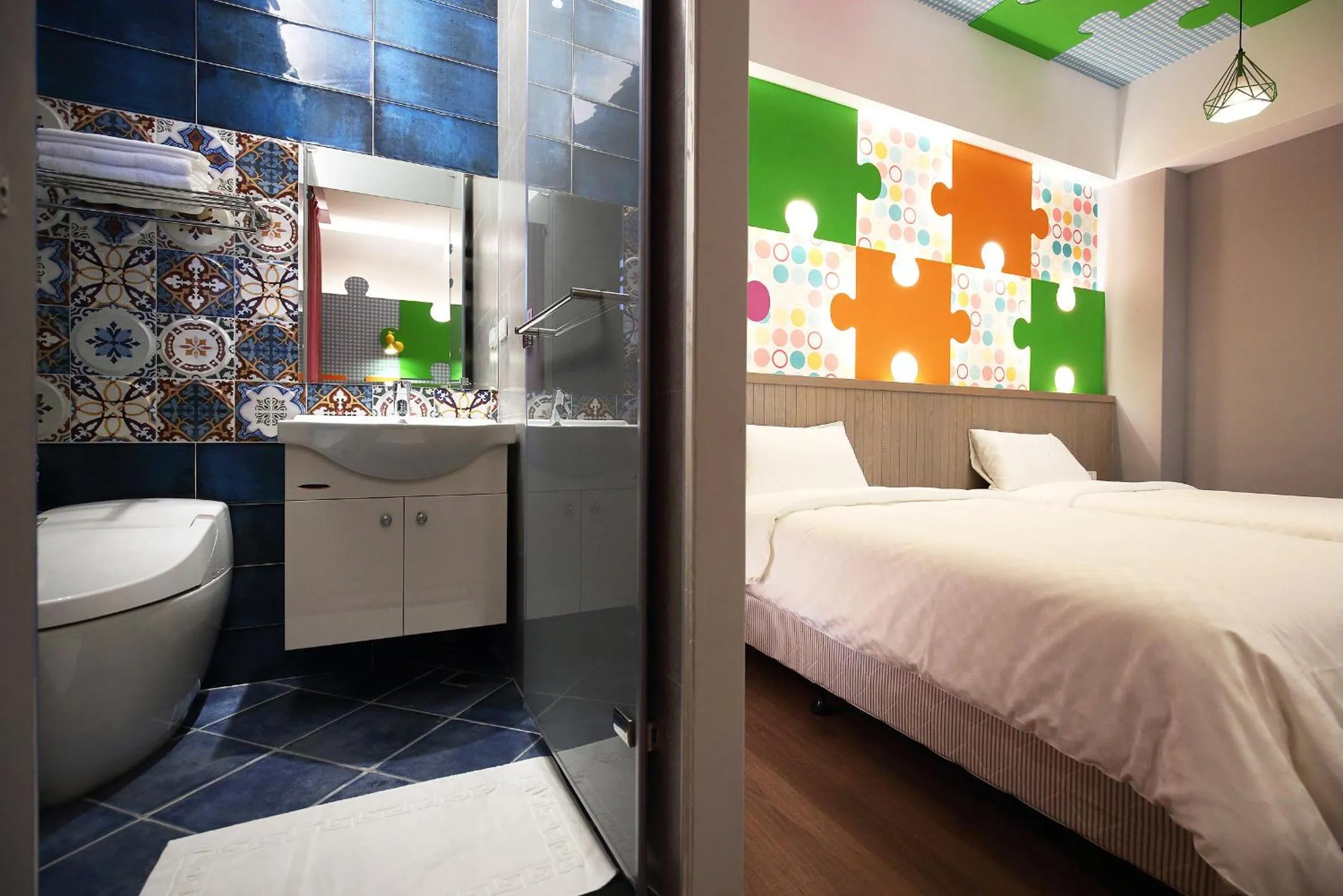 Decorative detail, Bed in Buckingham Palace B&B