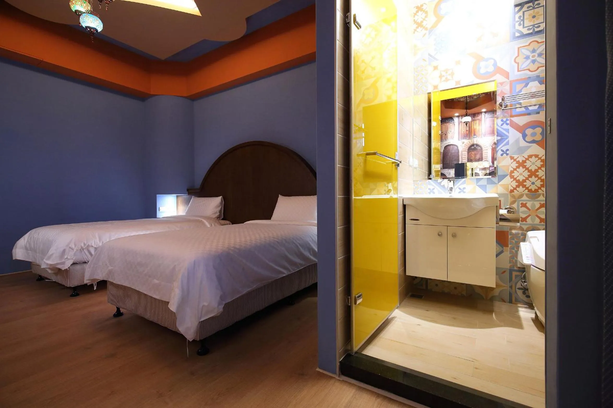 bunk bed, Bed in Buckingham Palace B&B