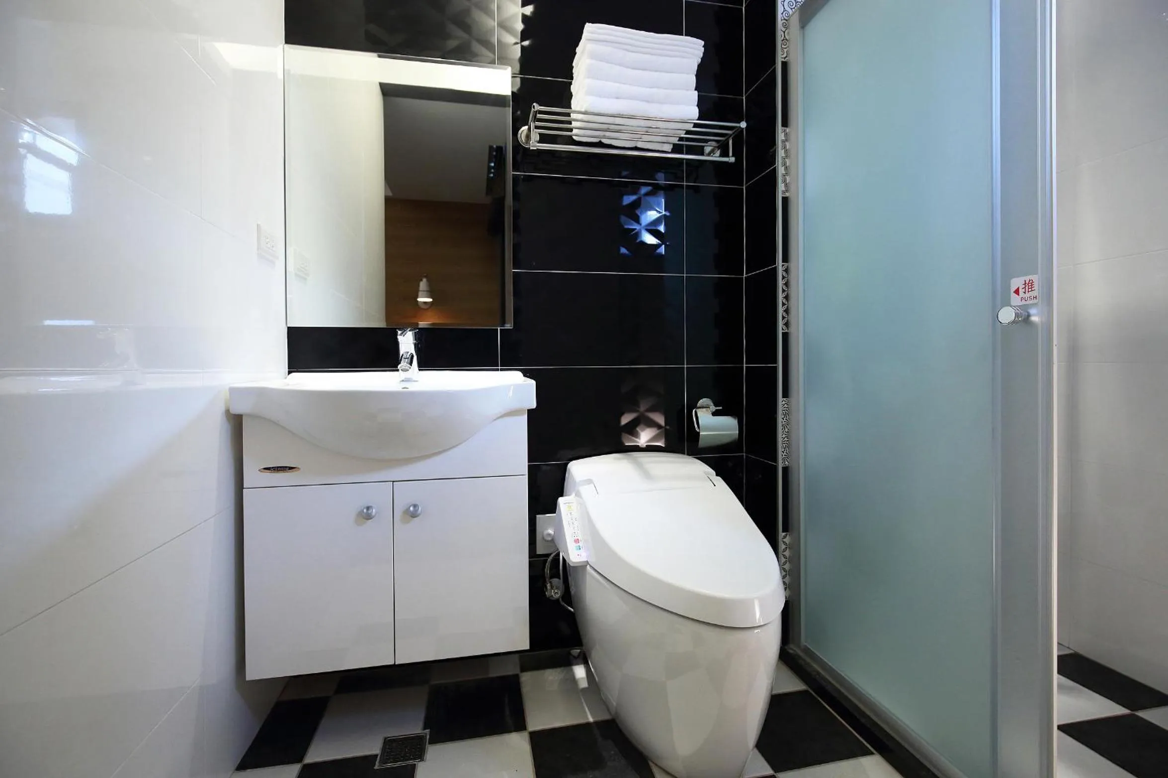 Bathroom in Buckingham Palace B&B