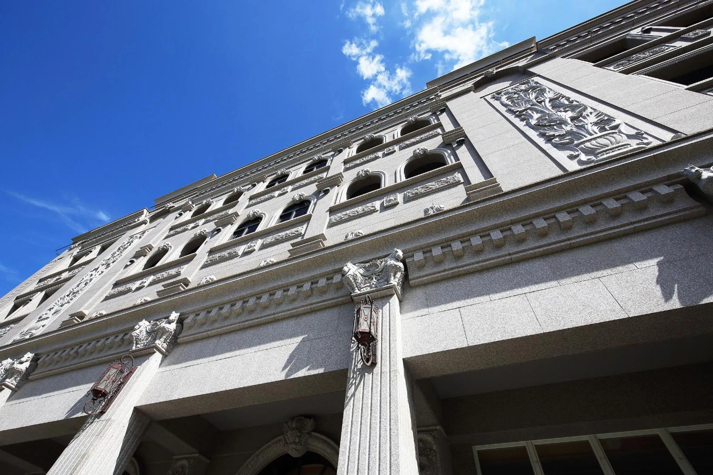 Facade/entrance in Buckingham Palace B&B