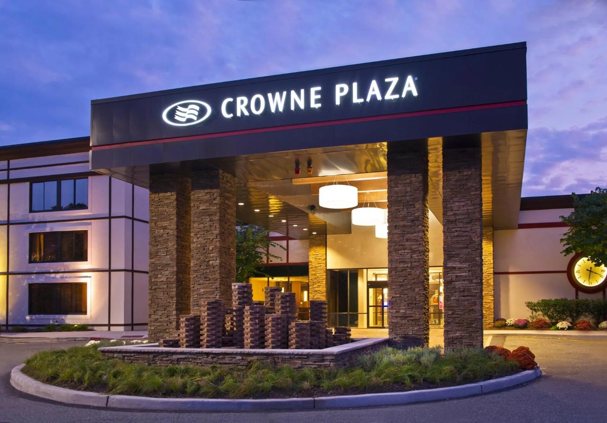 Property building in Crowne Plaza Suffern-Mahwah by IHG