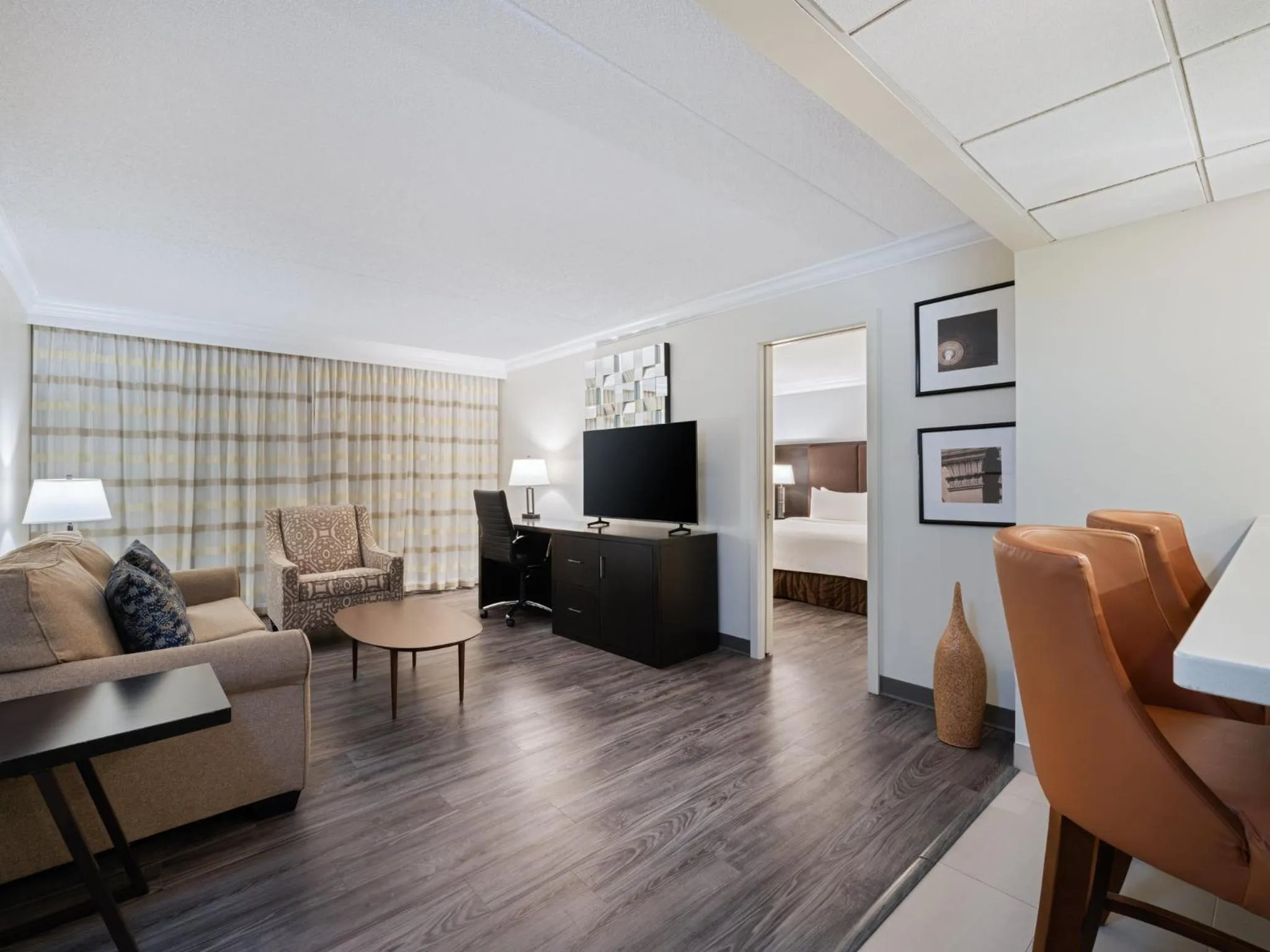 Photo of the whole room, Bed in Crowne Plaza Suffern-Mahwah by IHG