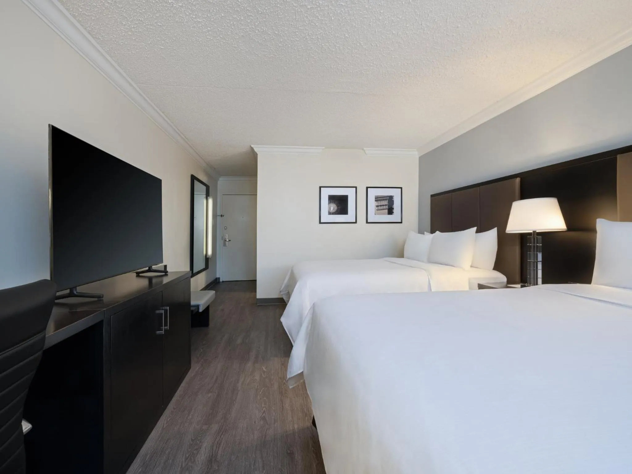 Photo of the whole room, Bed in Crowne Plaza Suffern-Mahwah by IHG