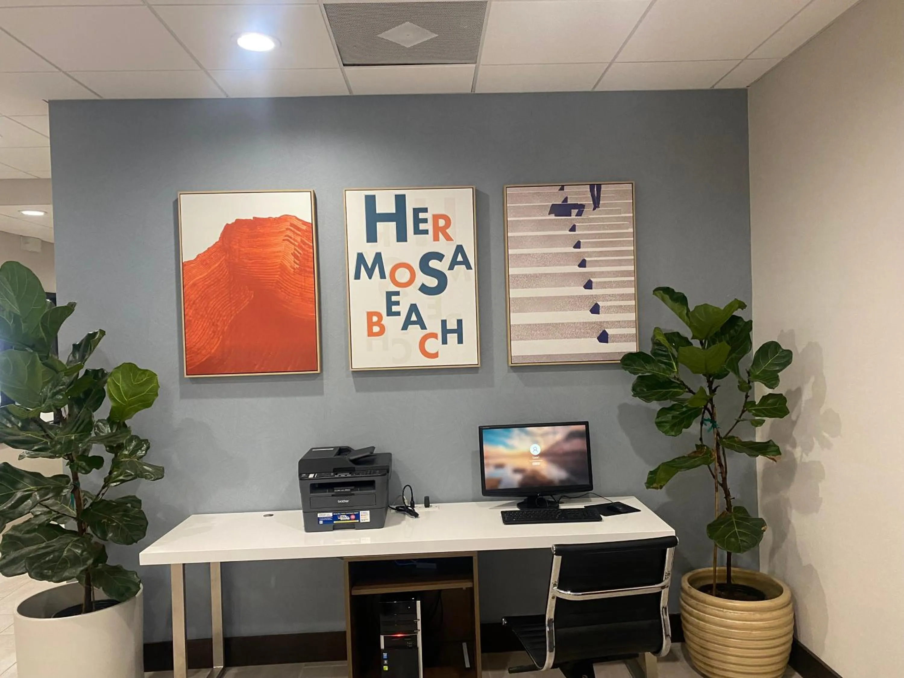 Business facilities in Holiday Inn Express Hotel & Suites Hermosa Beach by IHG