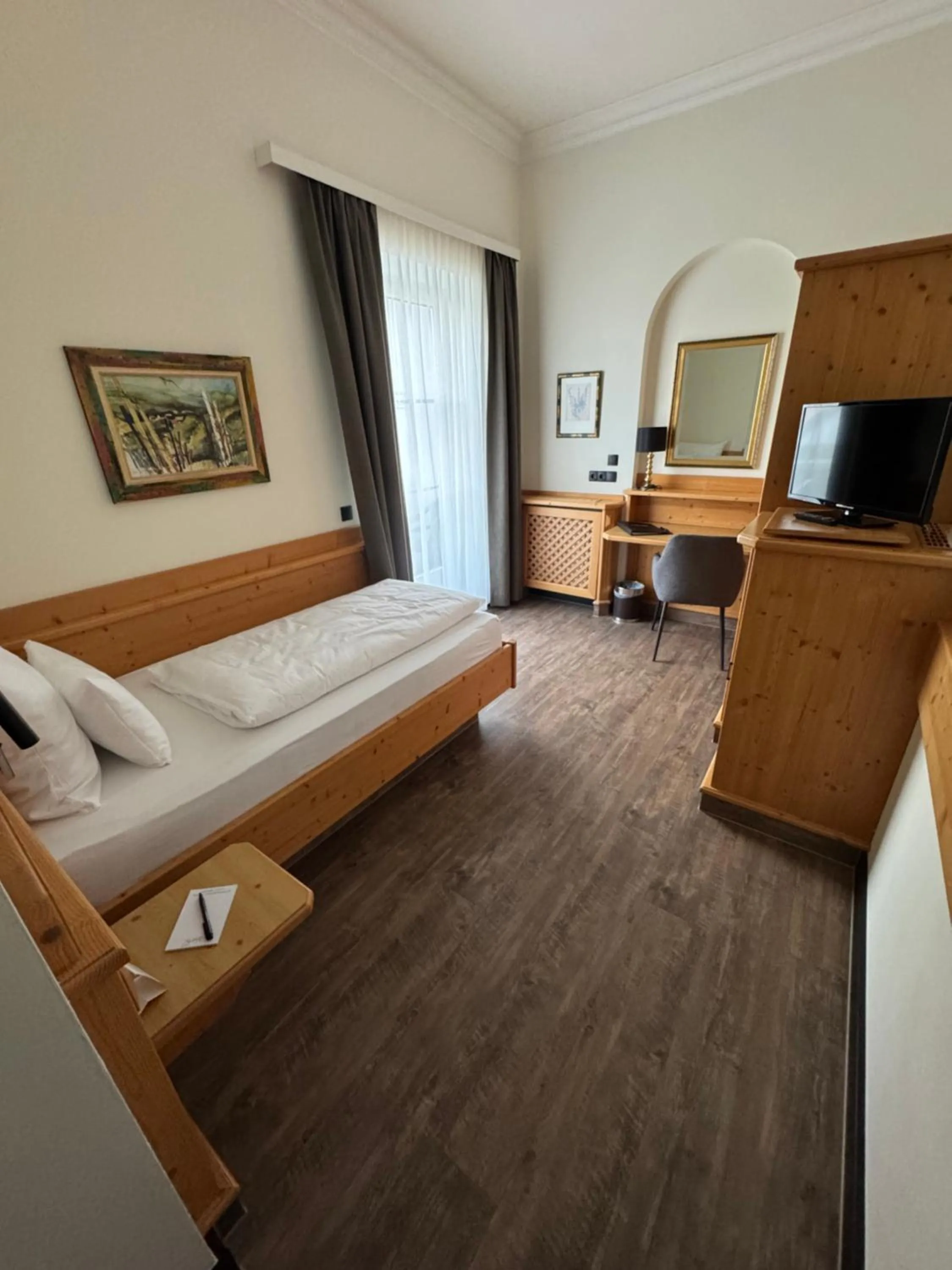 Bed in Self-Check-in Hotel VinoQ Mistelbach