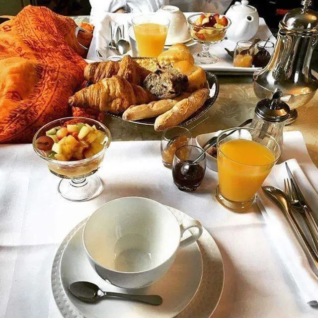 Breakfast in Château D'Apigné Rennes