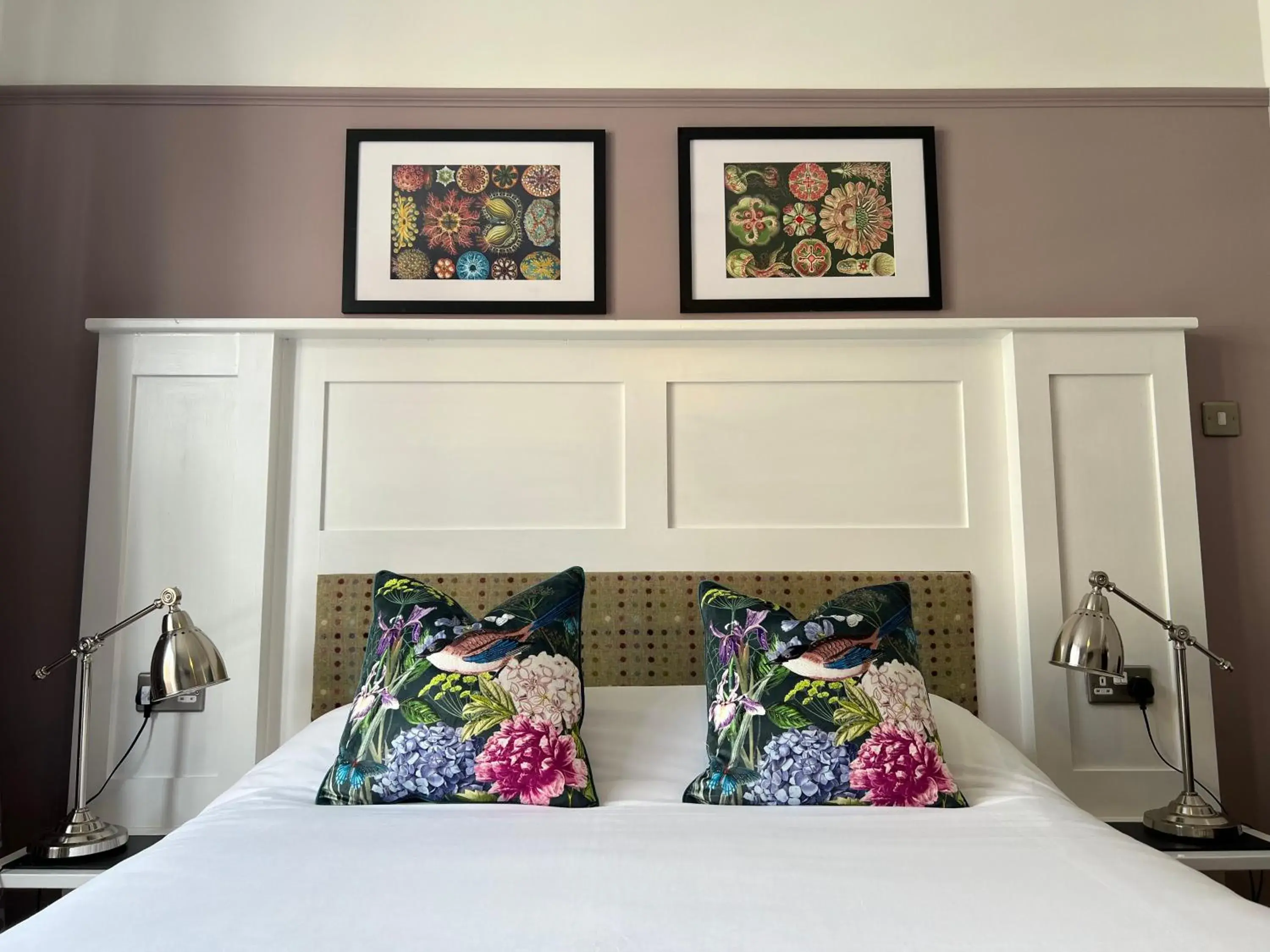 Large Double Room in White Horse Large Double Room in White Horse