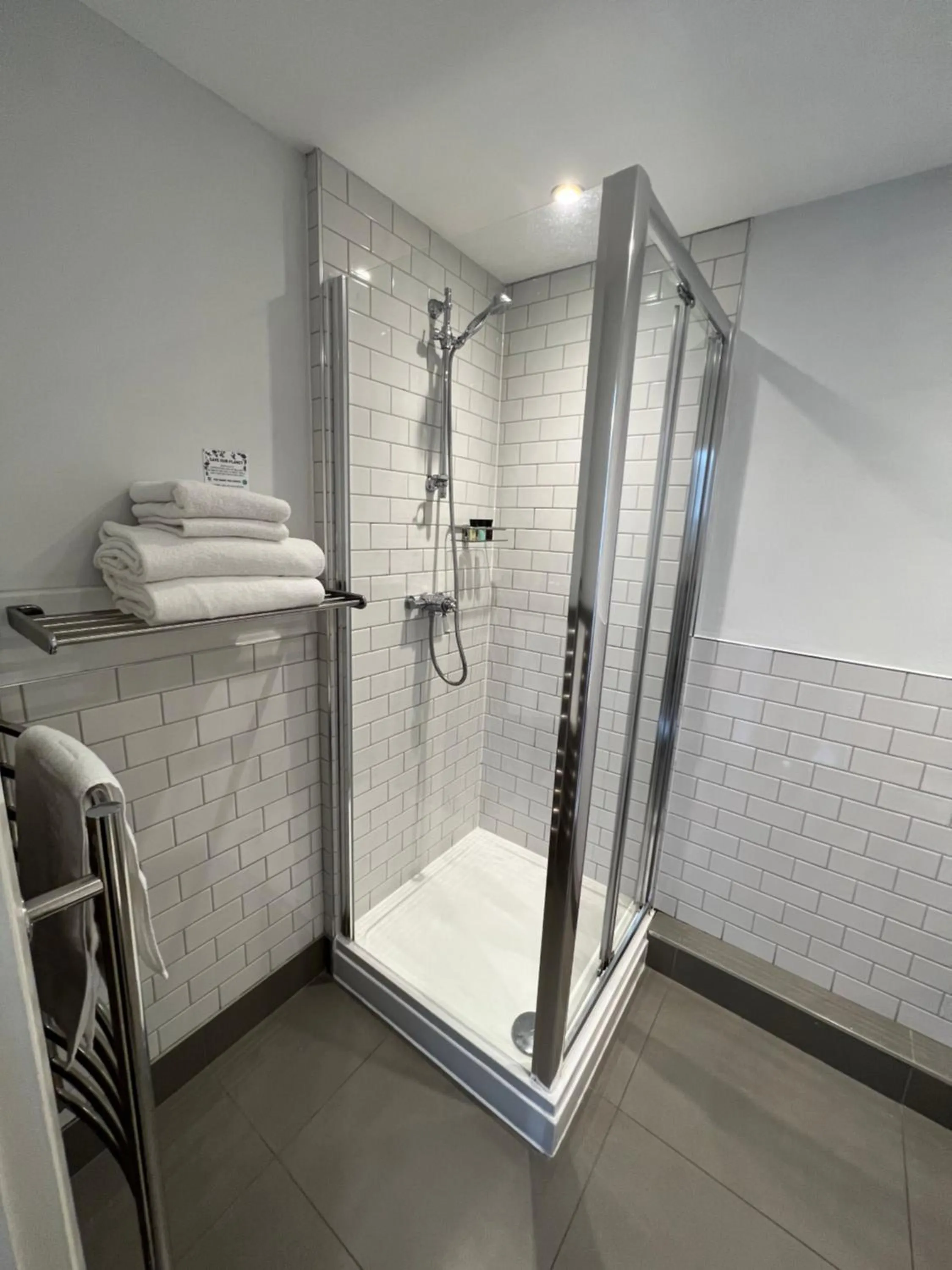 Shower in White Horse