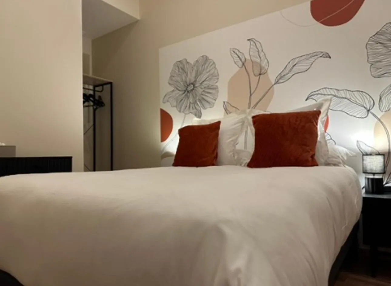 Bed in Hôtel Le Dormeur du Val